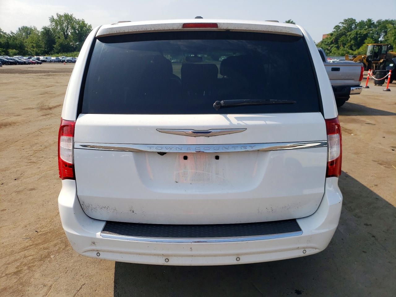 2014 Chrysler Town & Country Touring L White vin: 2C4RC1CG1ER107777