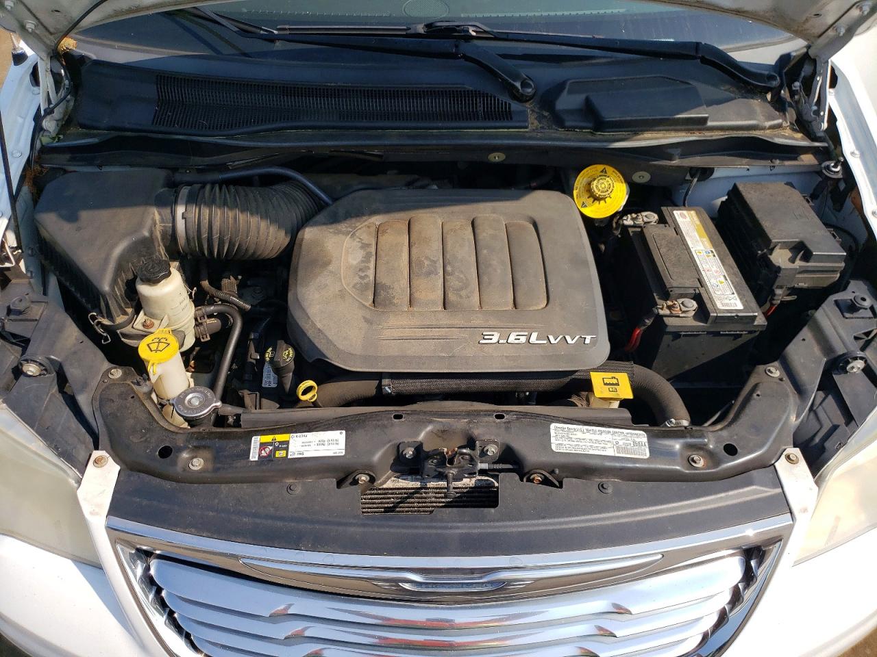 2014 Chrysler Town & Country Touring L White vin: 2C4RC1CG1ER107777