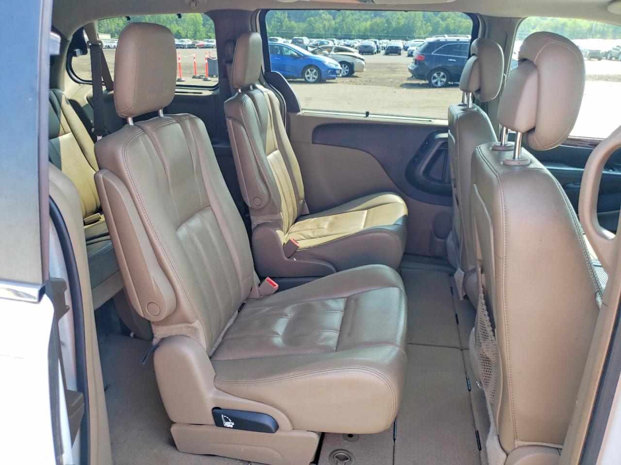 2014 Chrysler Town & Country Touring L White vin: 2C4RC1CG1ER107777