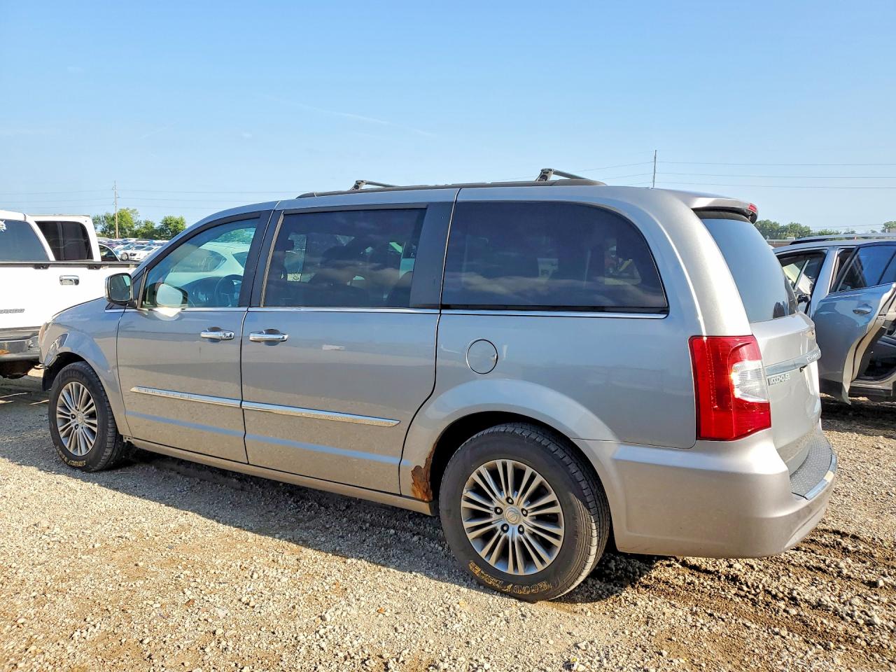 2014 Chrysler Town & Country Touring L Silver vin: 2C4RC1CG1ER329140