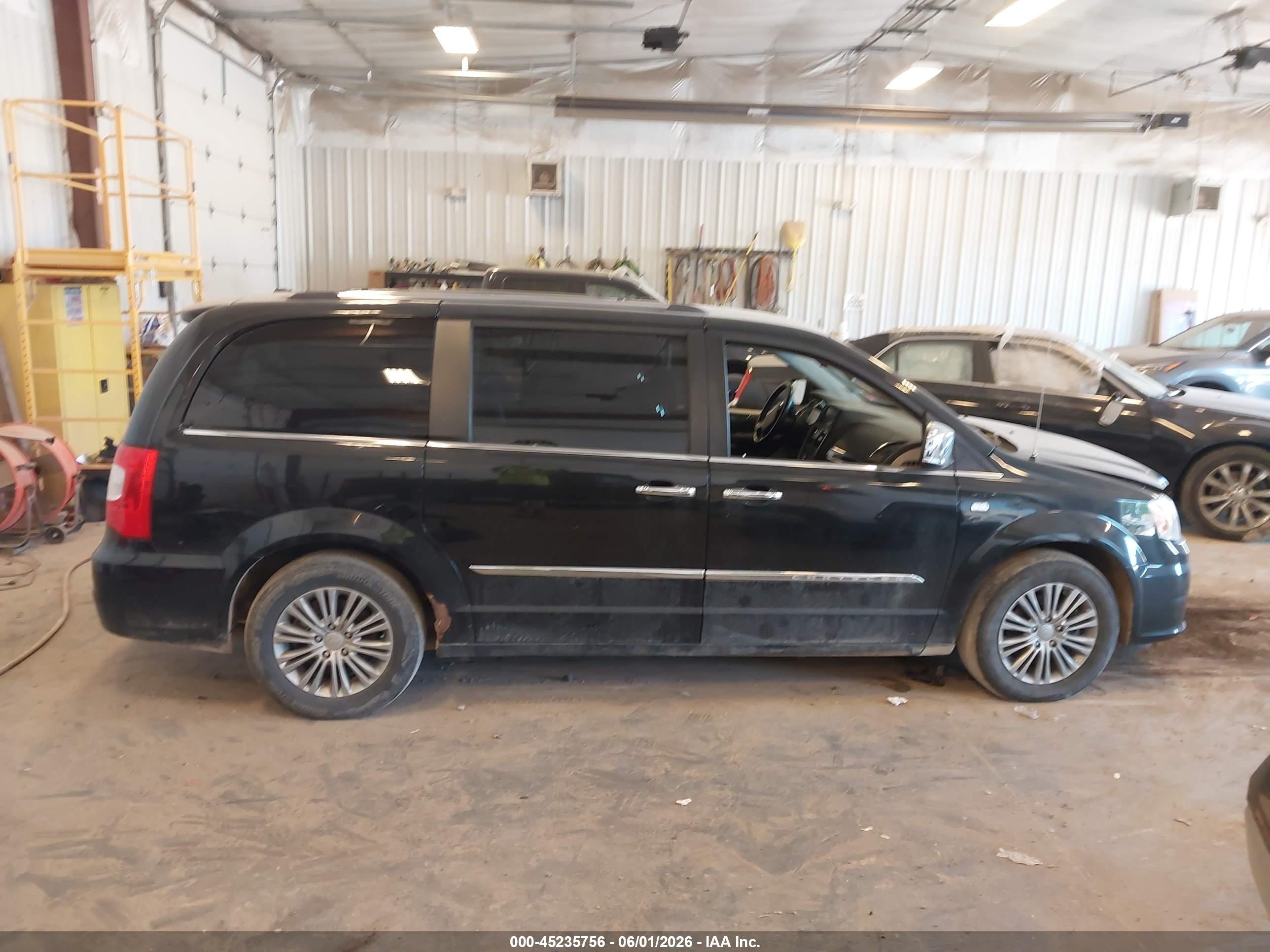 2014 Chrysler Town & Country Touring-l 30th Anniversary Black vin: 2C4RC1CG1ER470578