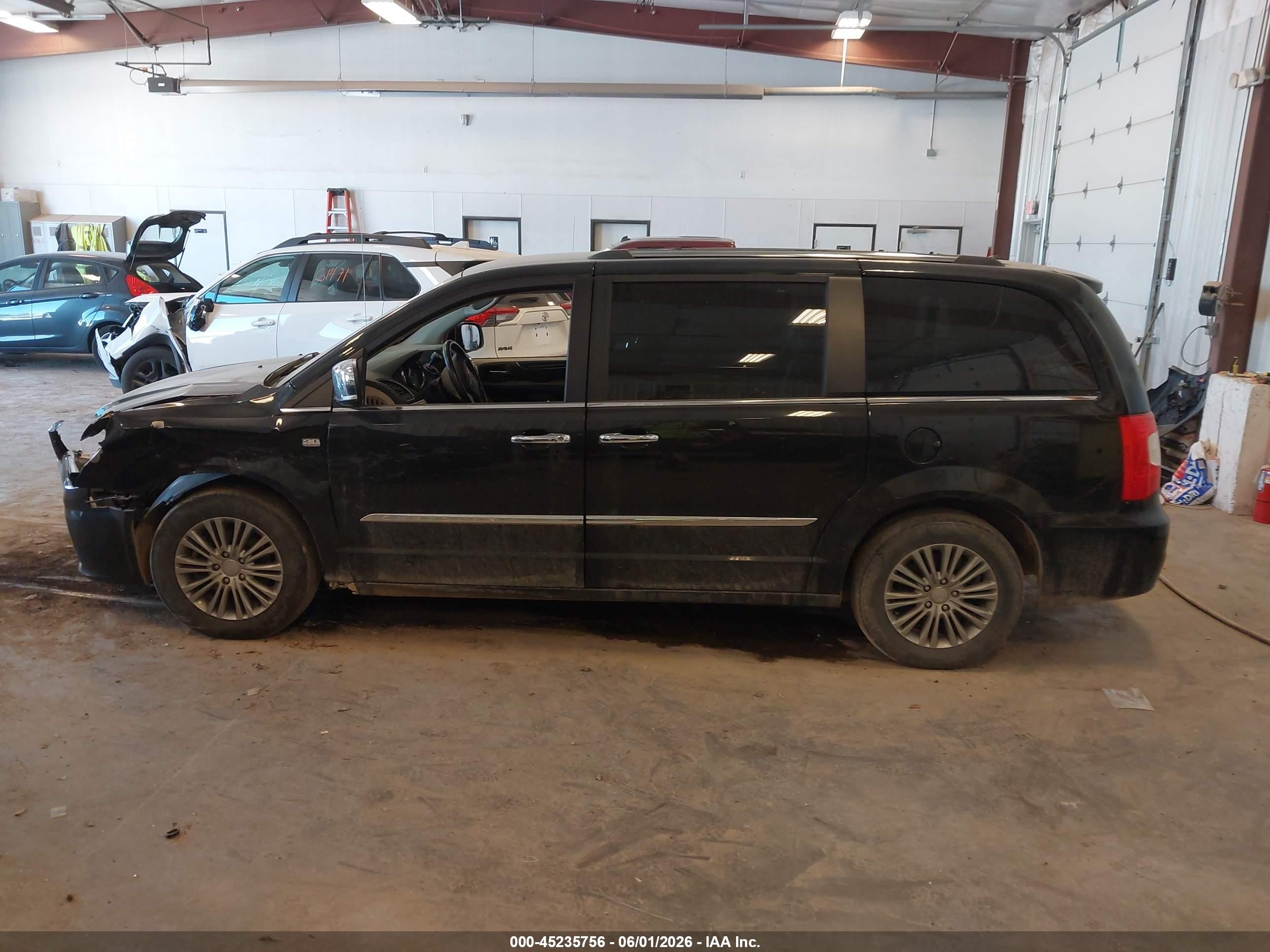 2014 Chrysler Town & Country Touring-l 30th Anniversary Black vin: 2C4RC1CG1ER470578