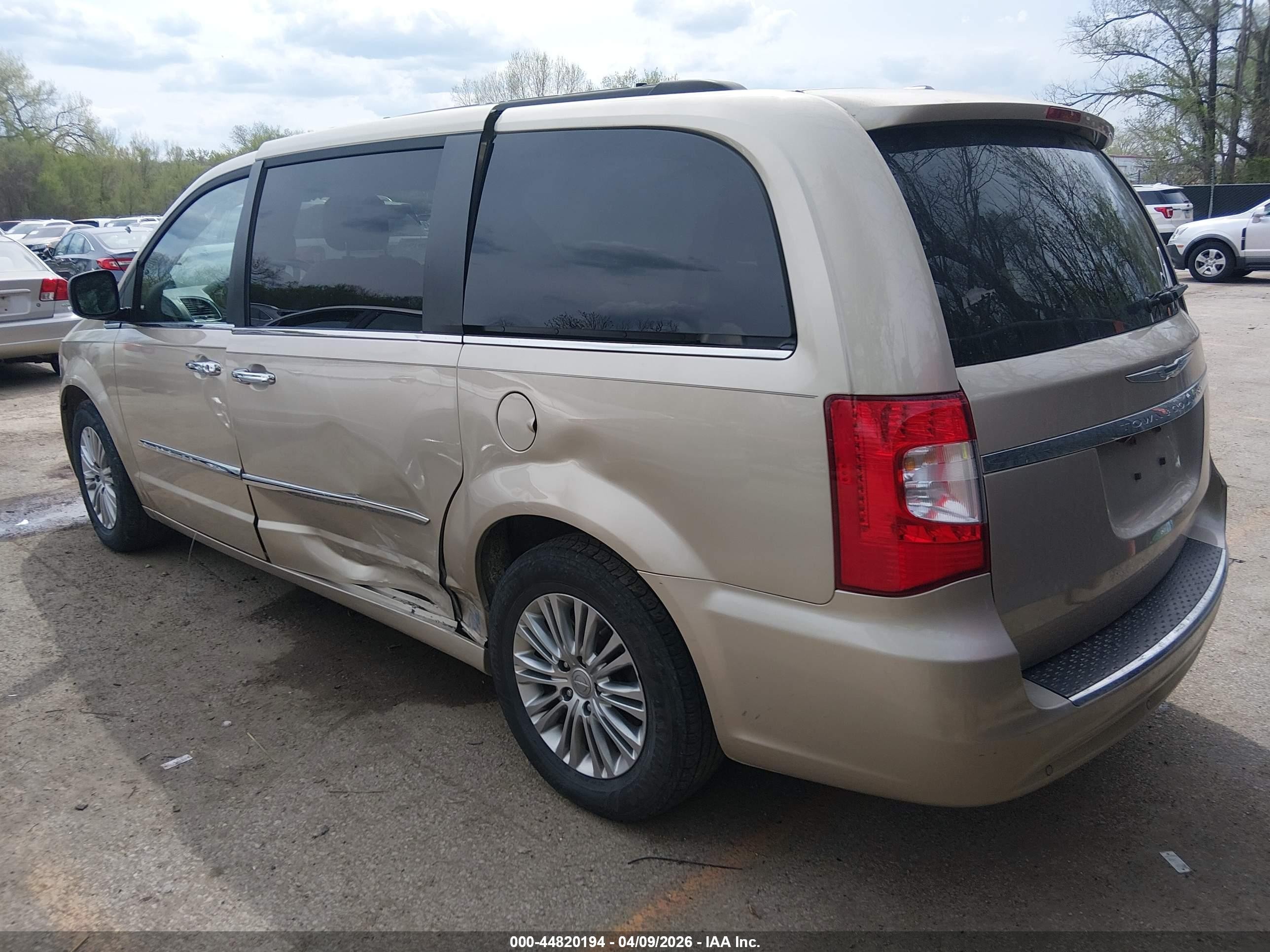 2015 Chrysler Town & Country Touring-l Beige vin: 2C4RC1CG1FR526293