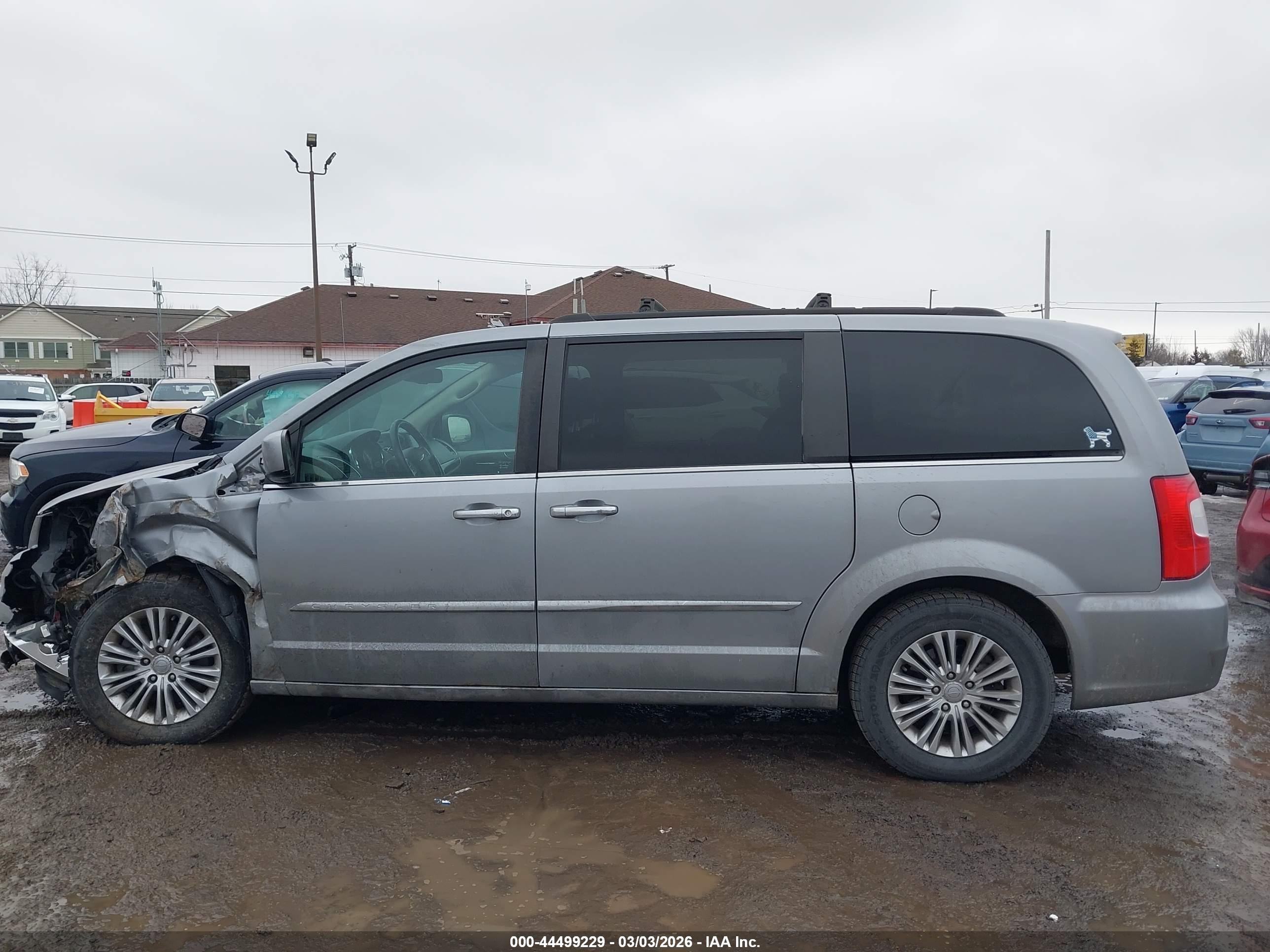 2015 Chrysler Town & Country Touring-l Silver vin: 2C4RC1CG1FR661211