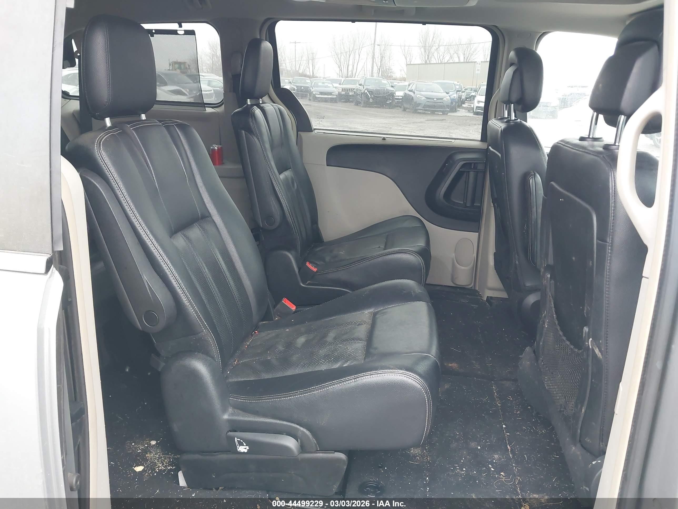2015 Chrysler Town & Country Touring-l Silver vin: 2C4RC1CG1FR661211