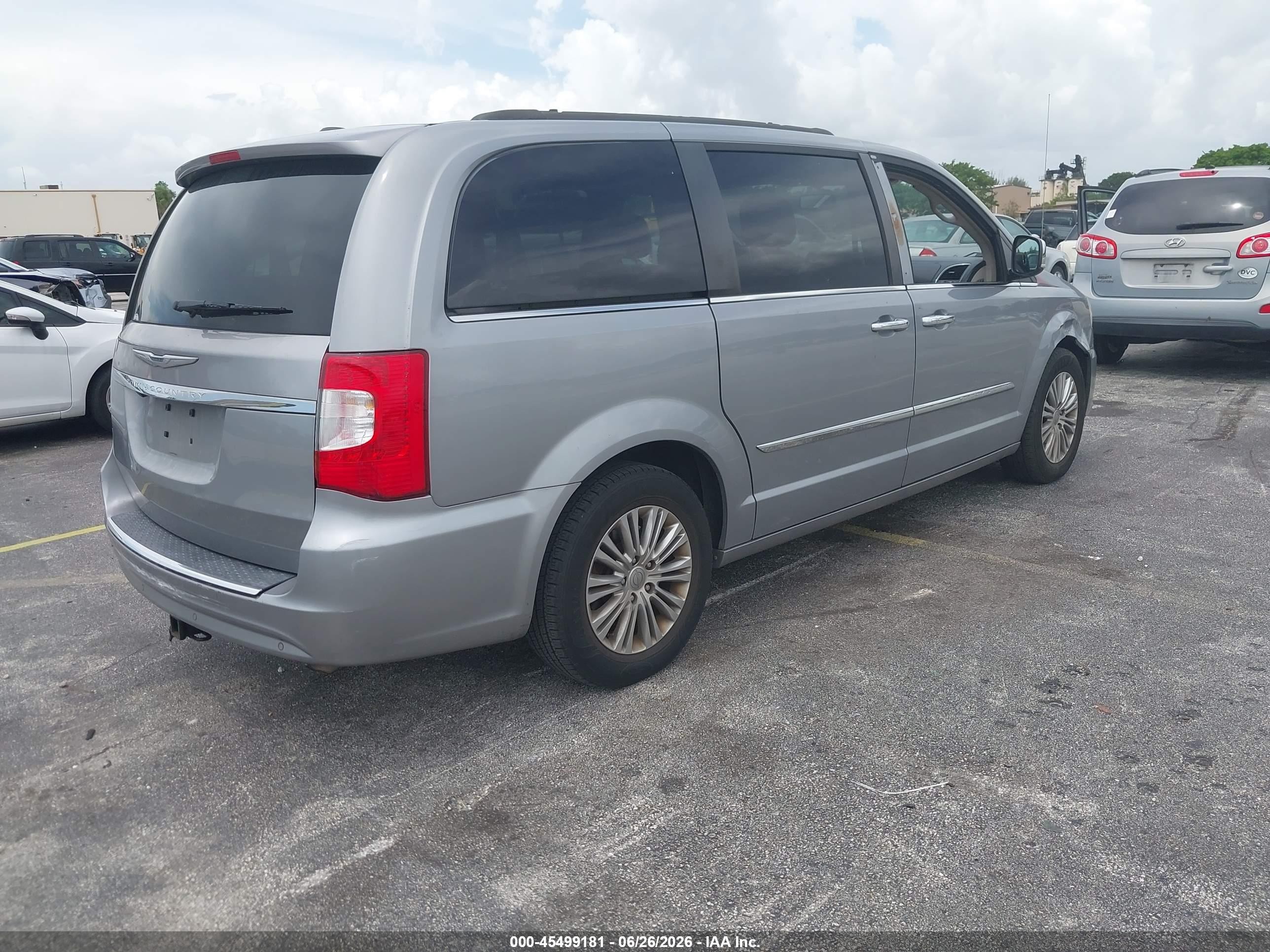 2015 Chrysler Town & Country Touring-l Silver vin: 2C4RC1CG1FR673620