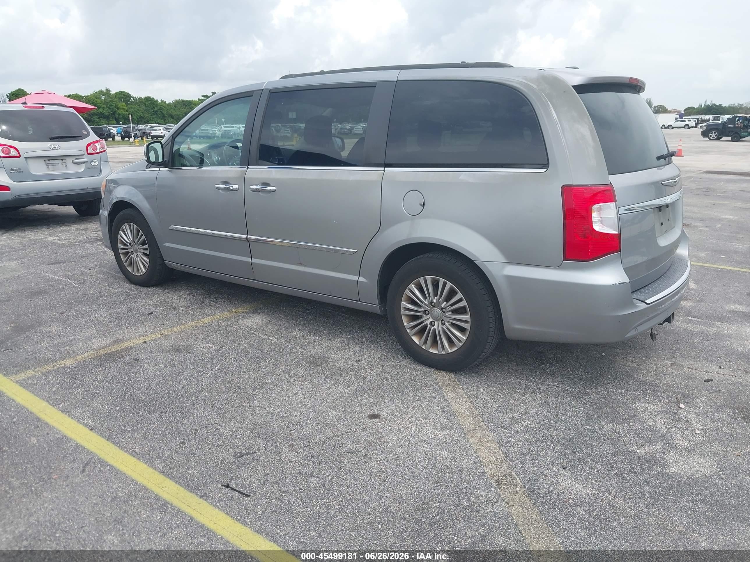 2015 Chrysler Town & Country Touring-l Silver vin: 2C4RC1CG1FR673620