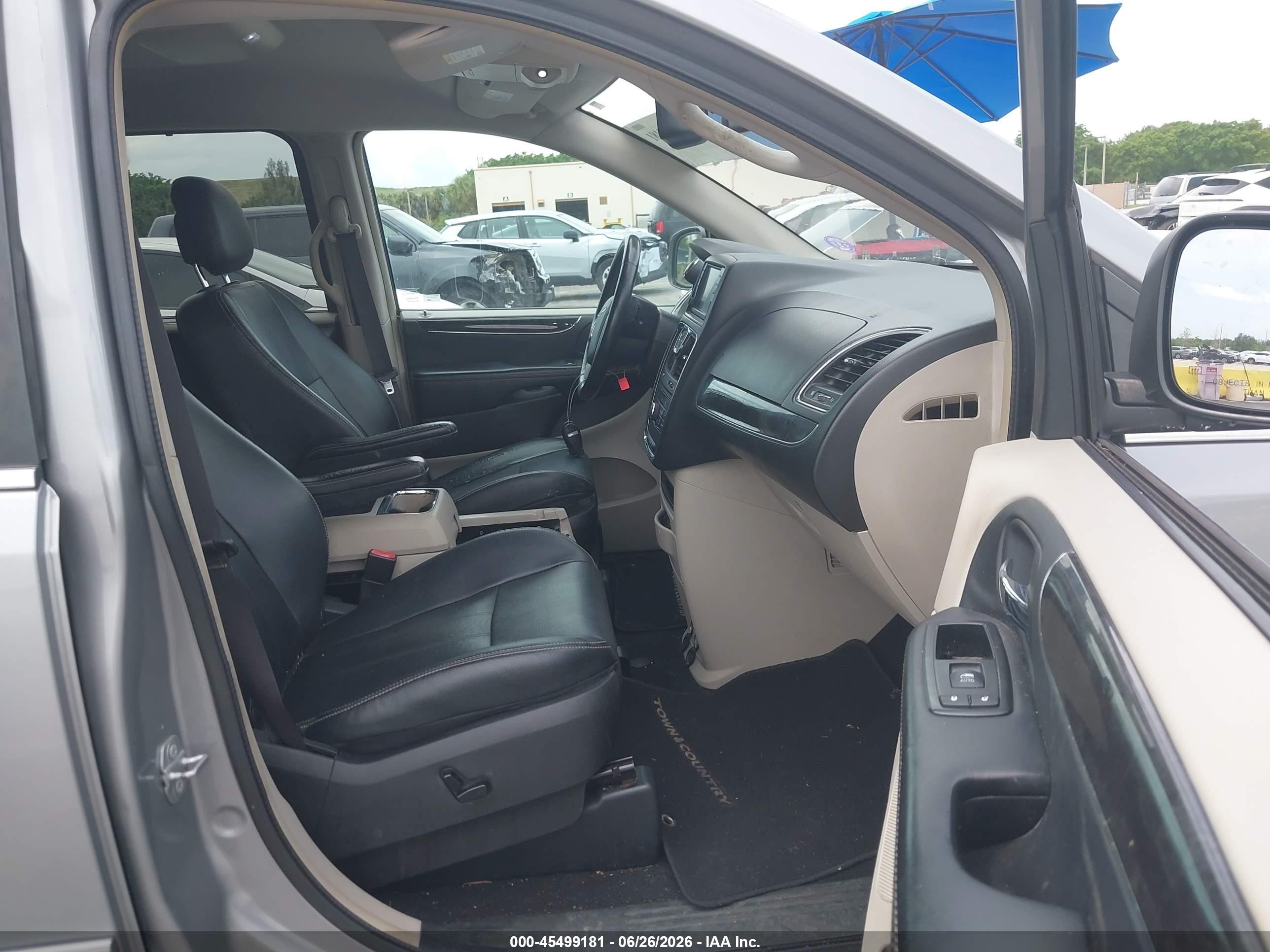 2015 Chrysler Town & Country Touring-l Silver vin: 2C4RC1CG1FR673620