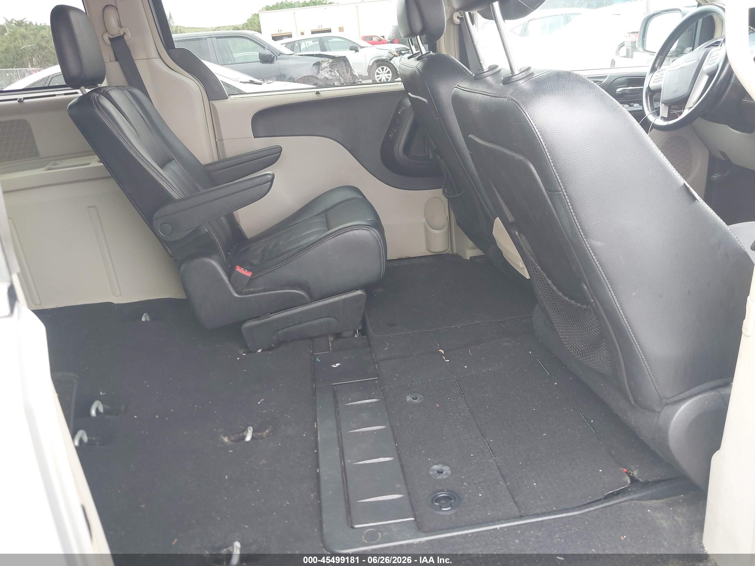 2015 Chrysler Town & Country Touring-l Silver vin: 2C4RC1CG1FR673620