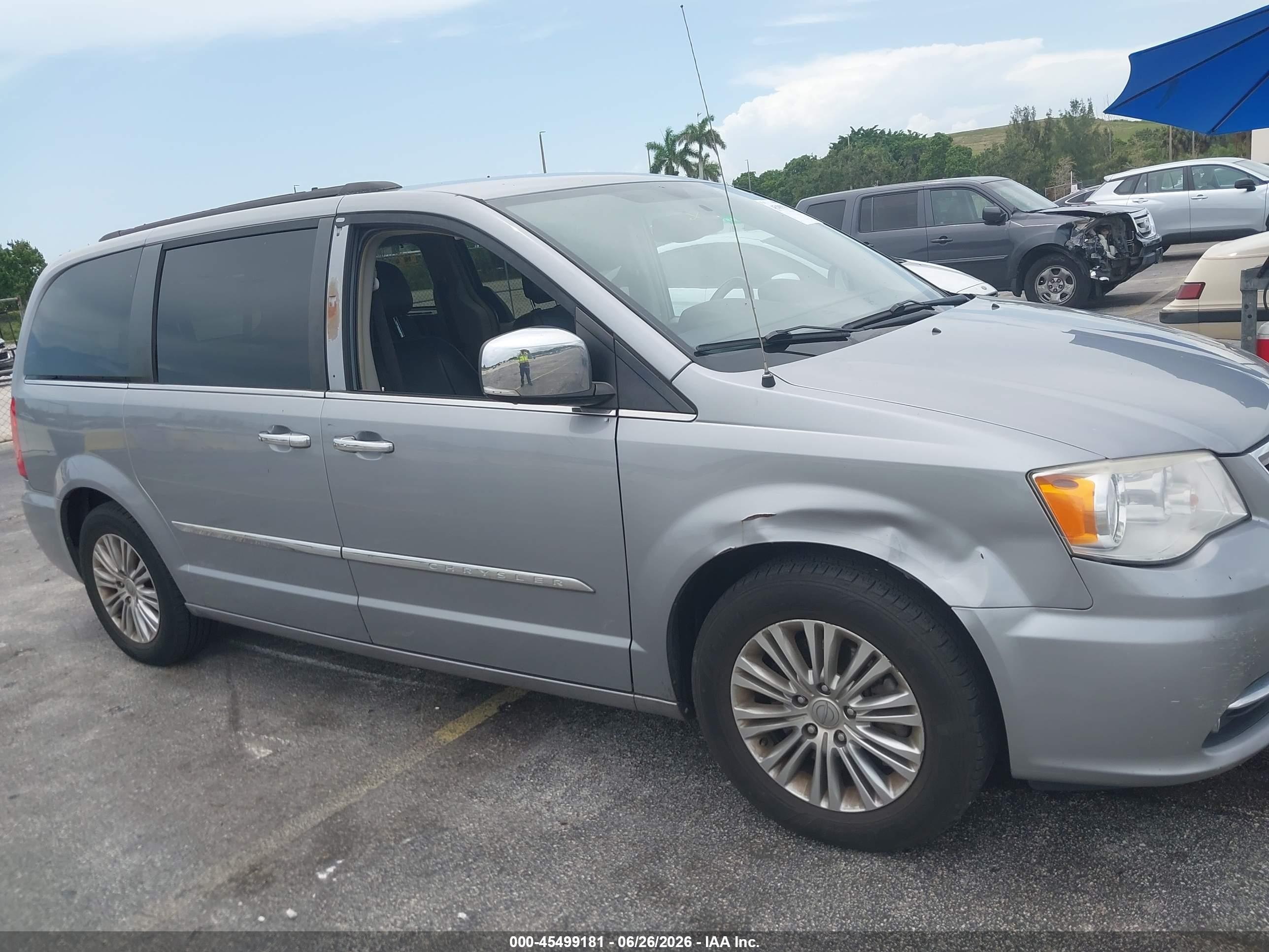 2015 Chrysler Town & Country Touring-l Silver vin: 2C4RC1CG1FR673620