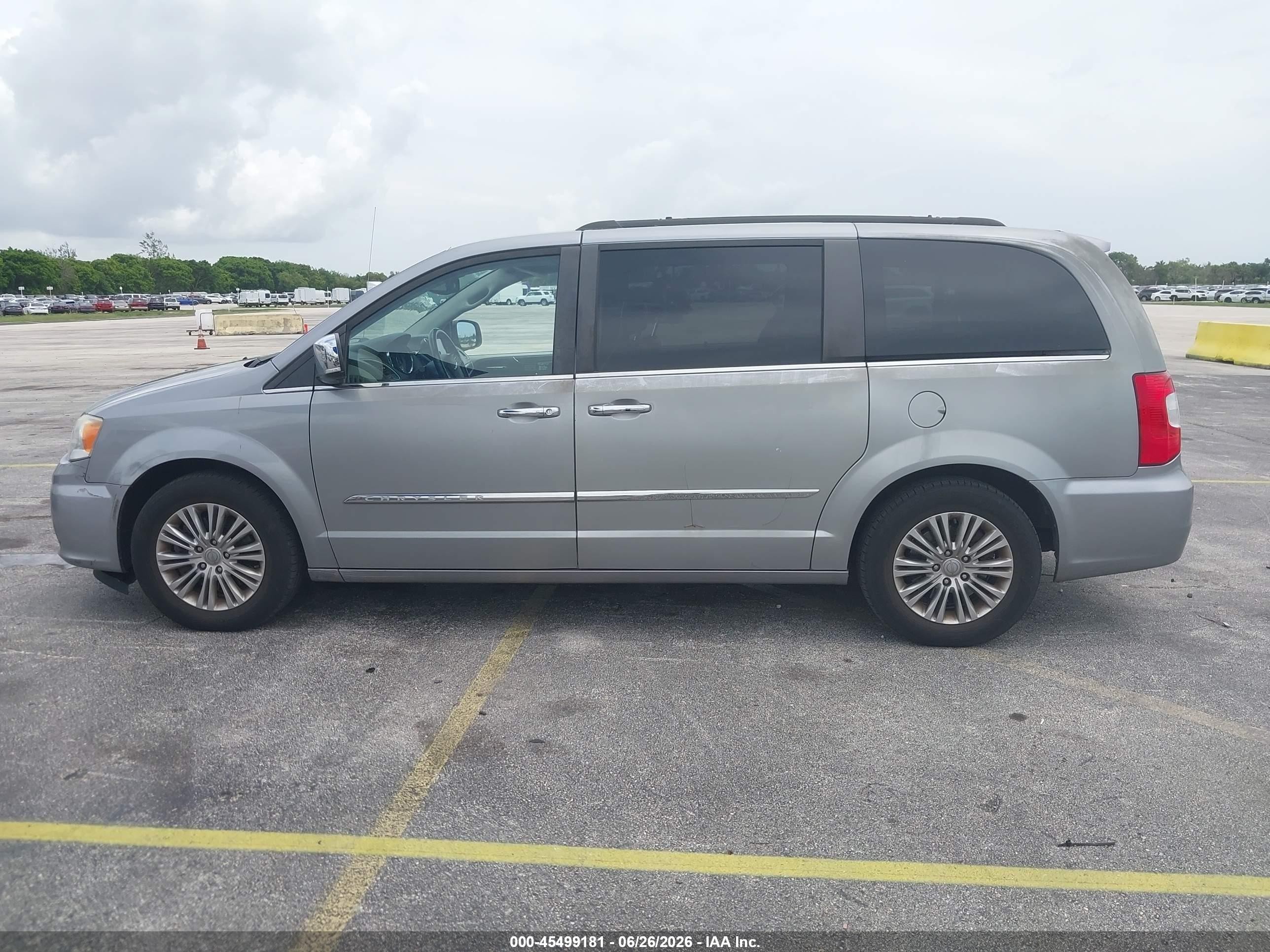 2015 Chrysler Town & Country Touring-l Silver vin: 2C4RC1CG1FR673620