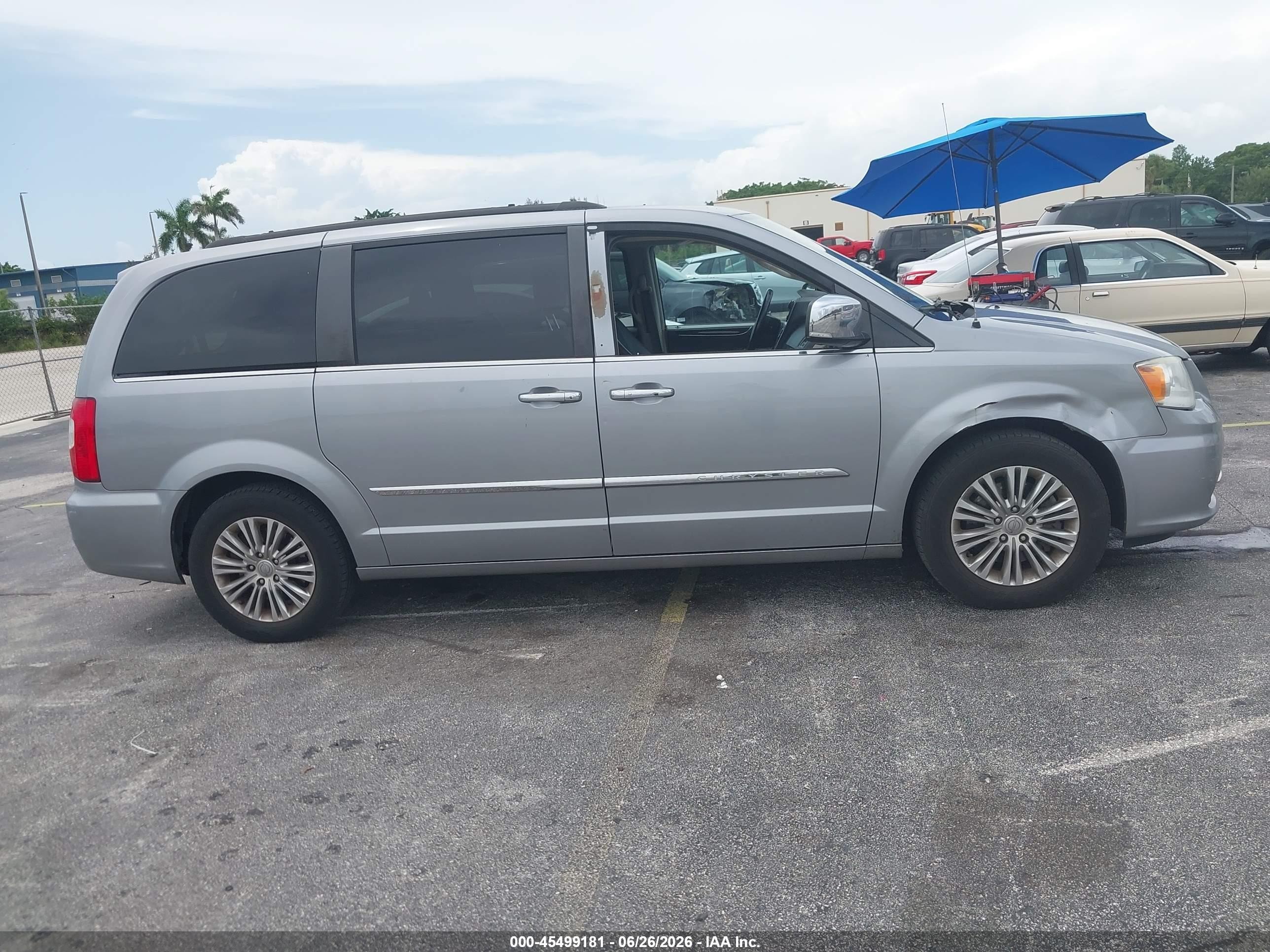 2015 Chrysler Town & Country Touring-l Silver vin: 2C4RC1CG1FR673620