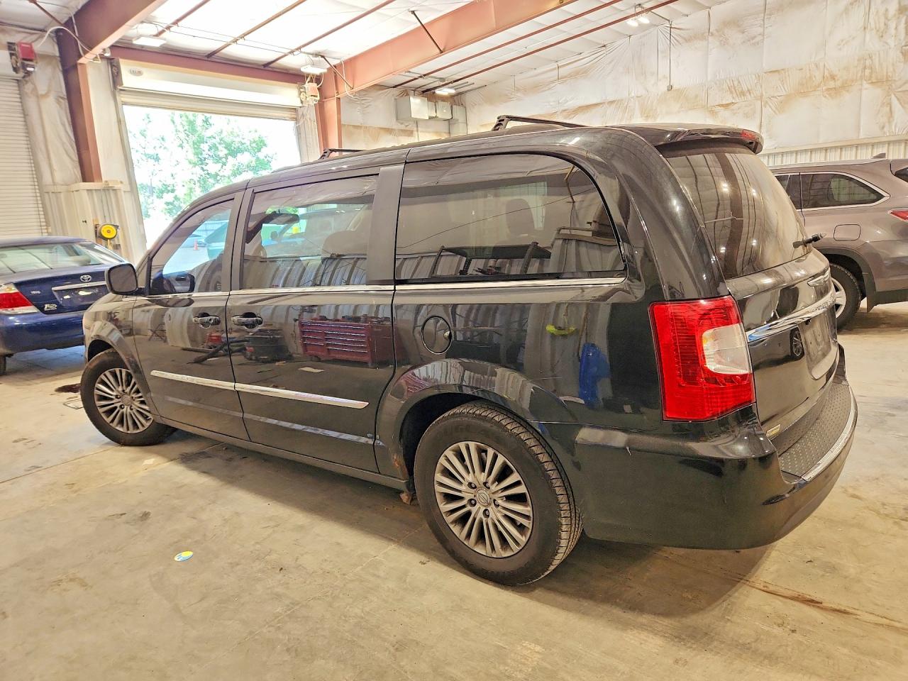 2015 Chrysler Town & Country Touring L Black vin: 2C4RC1CG1FR707880