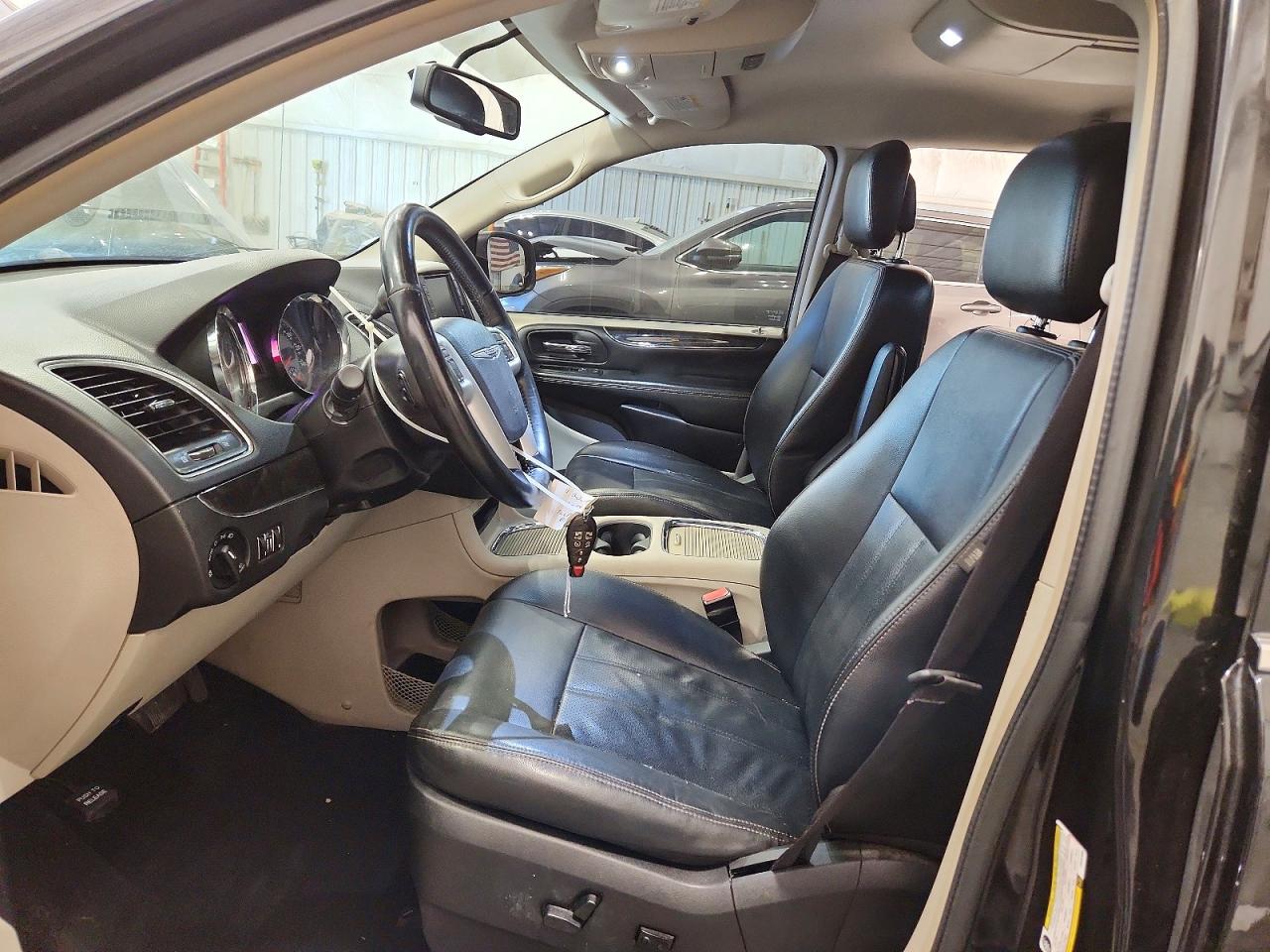 2015 Chrysler Town & Country Touring L Black vin: 2C4RC1CG1FR707880