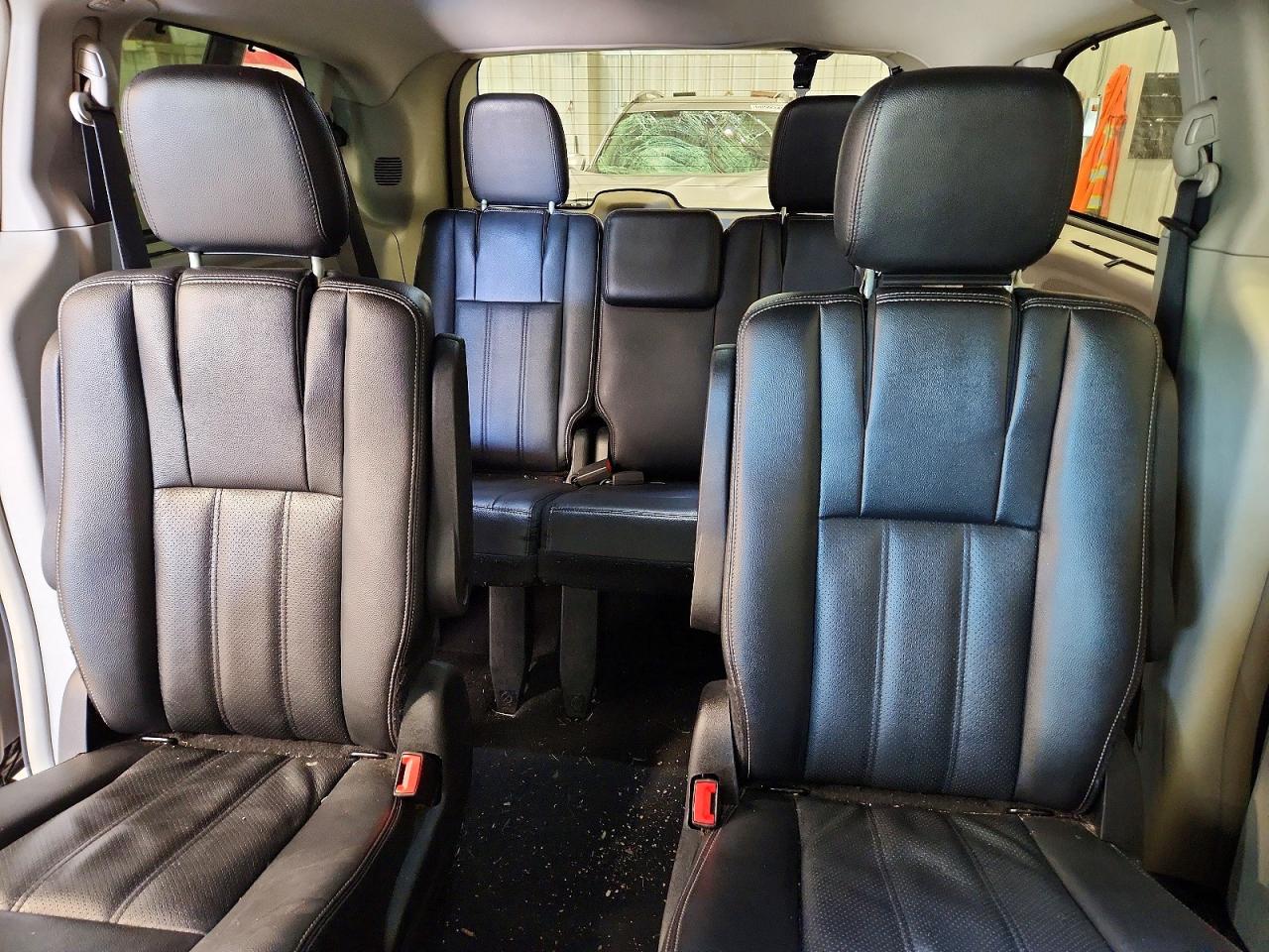 2015 Chrysler Town & Country Touring L Black vin: 2C4RC1CG1FR707880