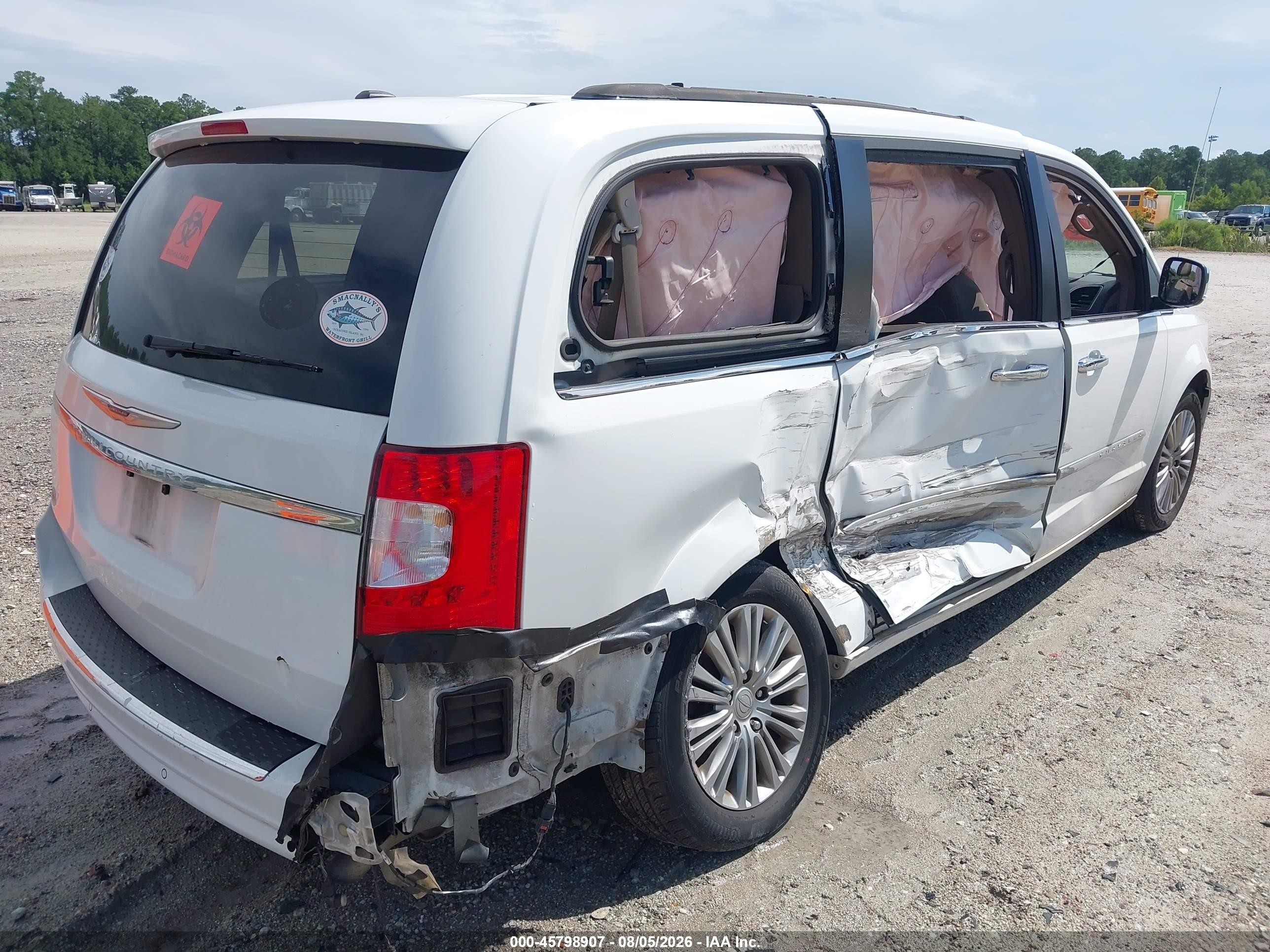 2016 Chrysler Town & Country Touring-l Anniversary Edition White vin: 2C4RC1CG1GR223421