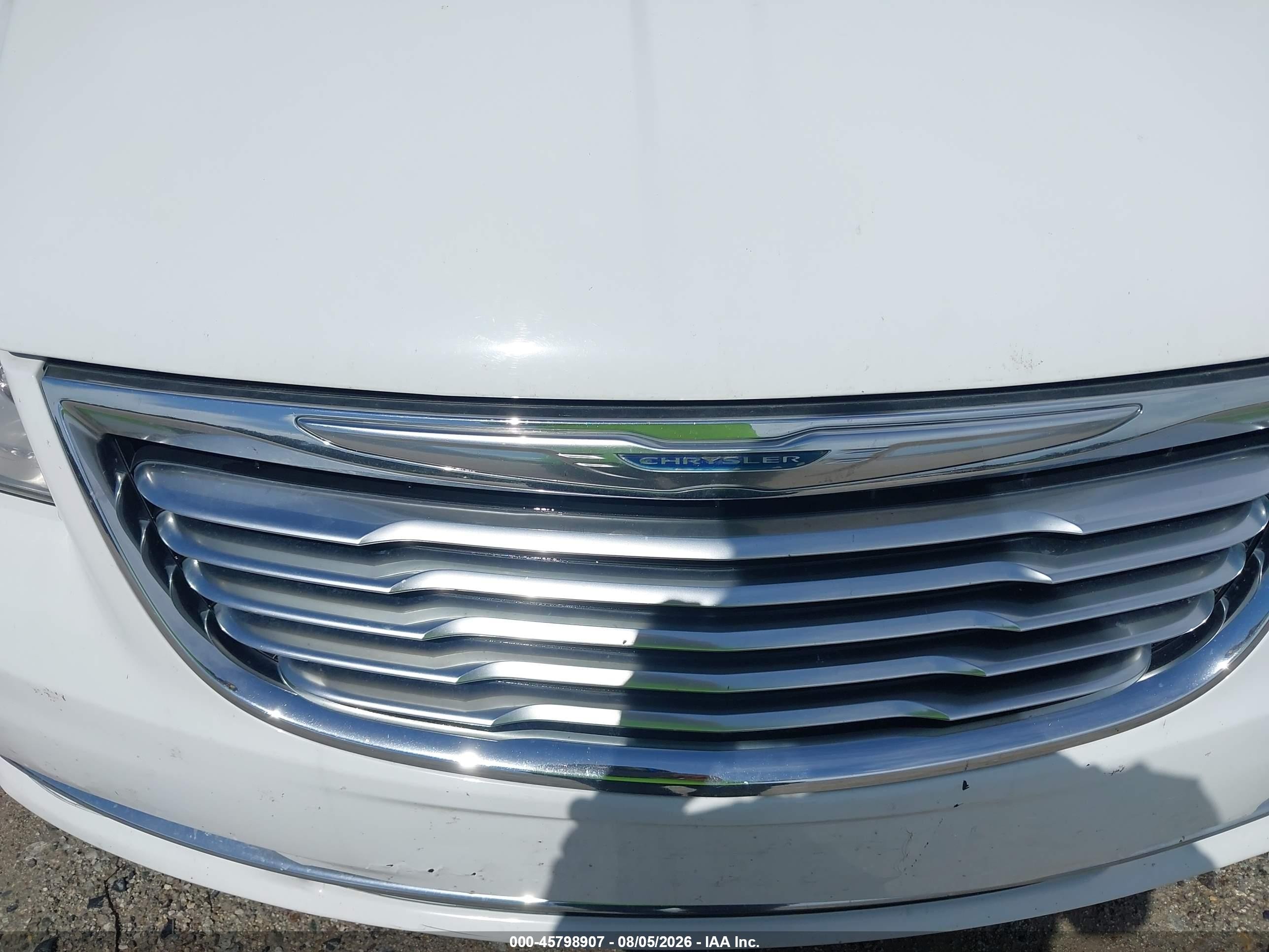 2016 Chrysler Town & Country Touring-l Anniversary Edition White vin: 2C4RC1CG1GR223421