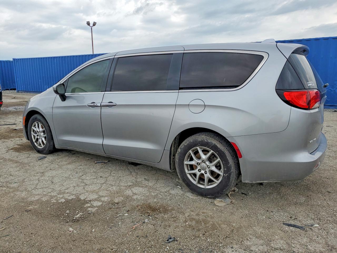 2017 Chrysler Pacifica Lx Silver vin: 2C4RC1CG1HR723600