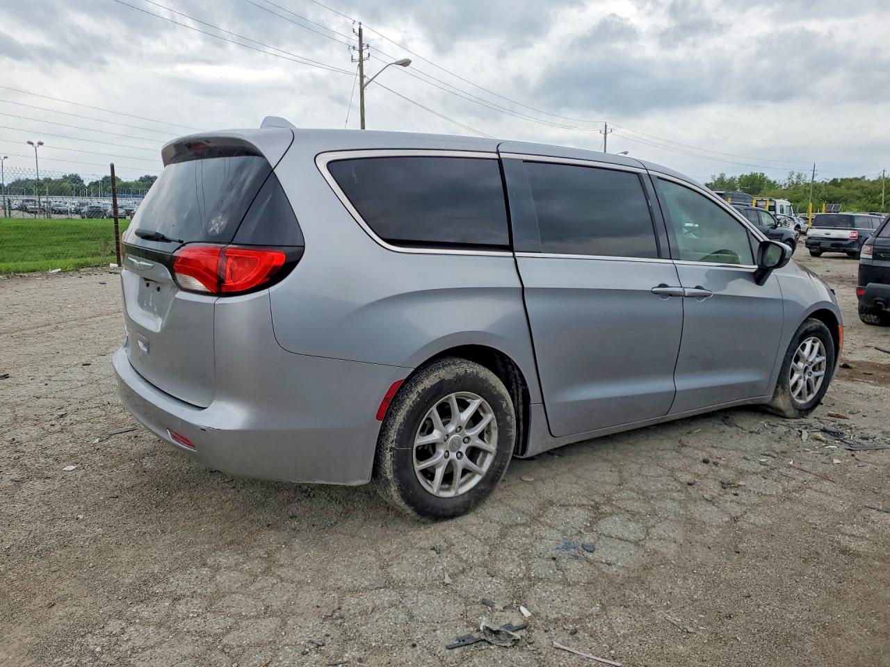 2017 Chrysler Pacifica Lx Silver vin: 2C4RC1CG1HR723600