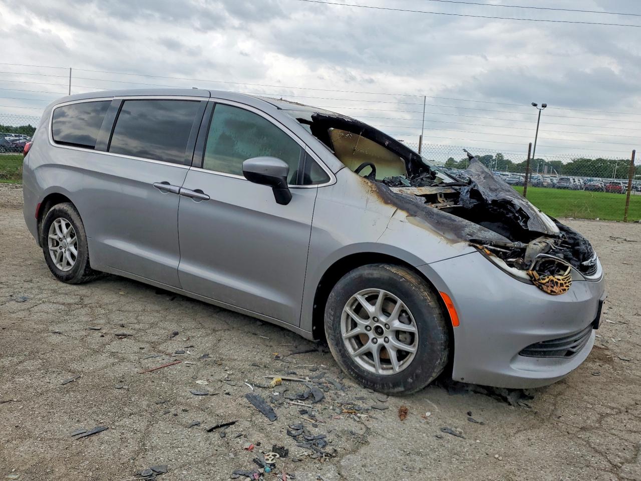 2017 Chrysler Pacifica Lx Silver vin: 2C4RC1CG1HR723600