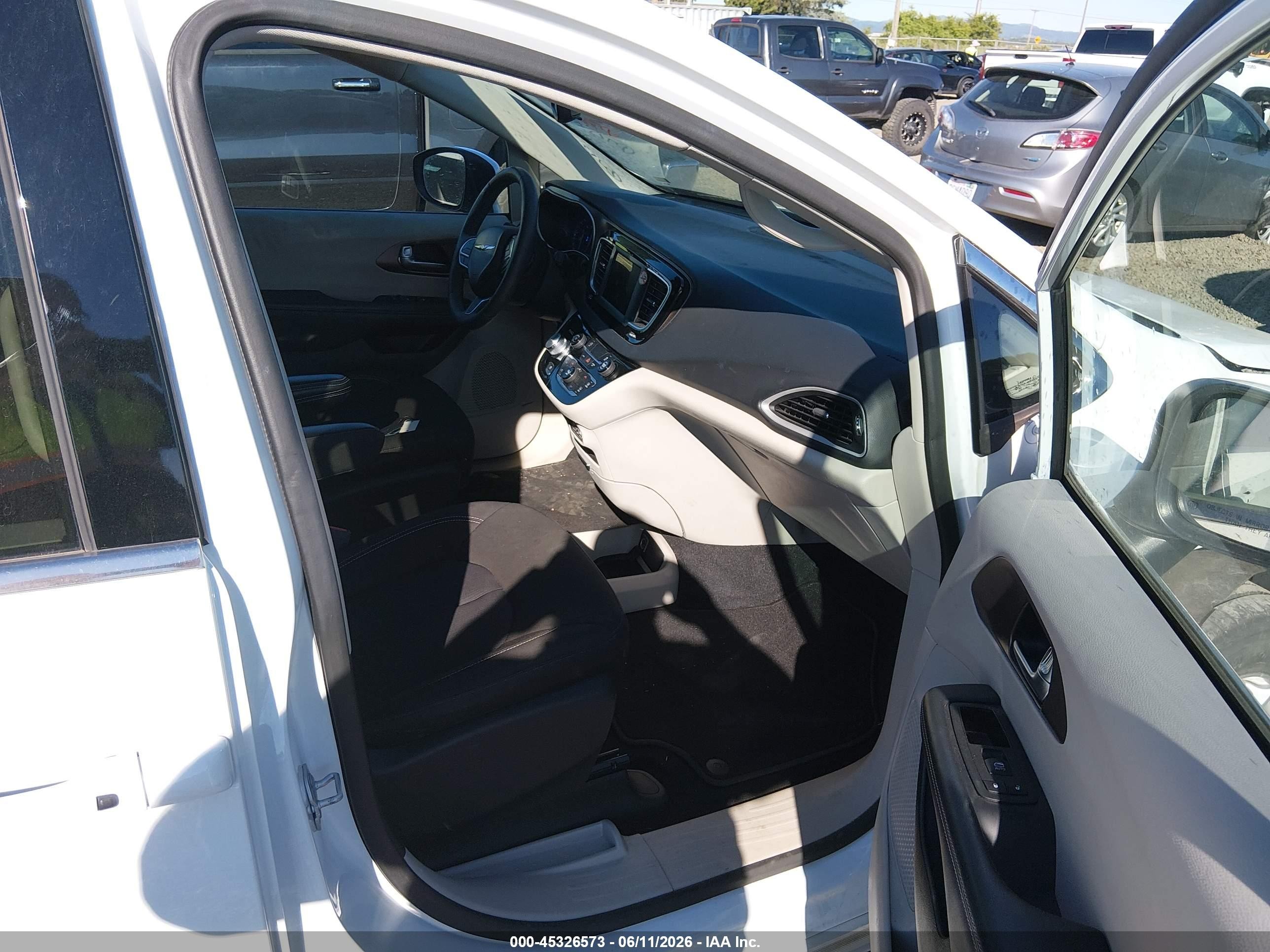 2023 Chrysler Voyager Lx White vin: 2C4RC1CG1PR577830