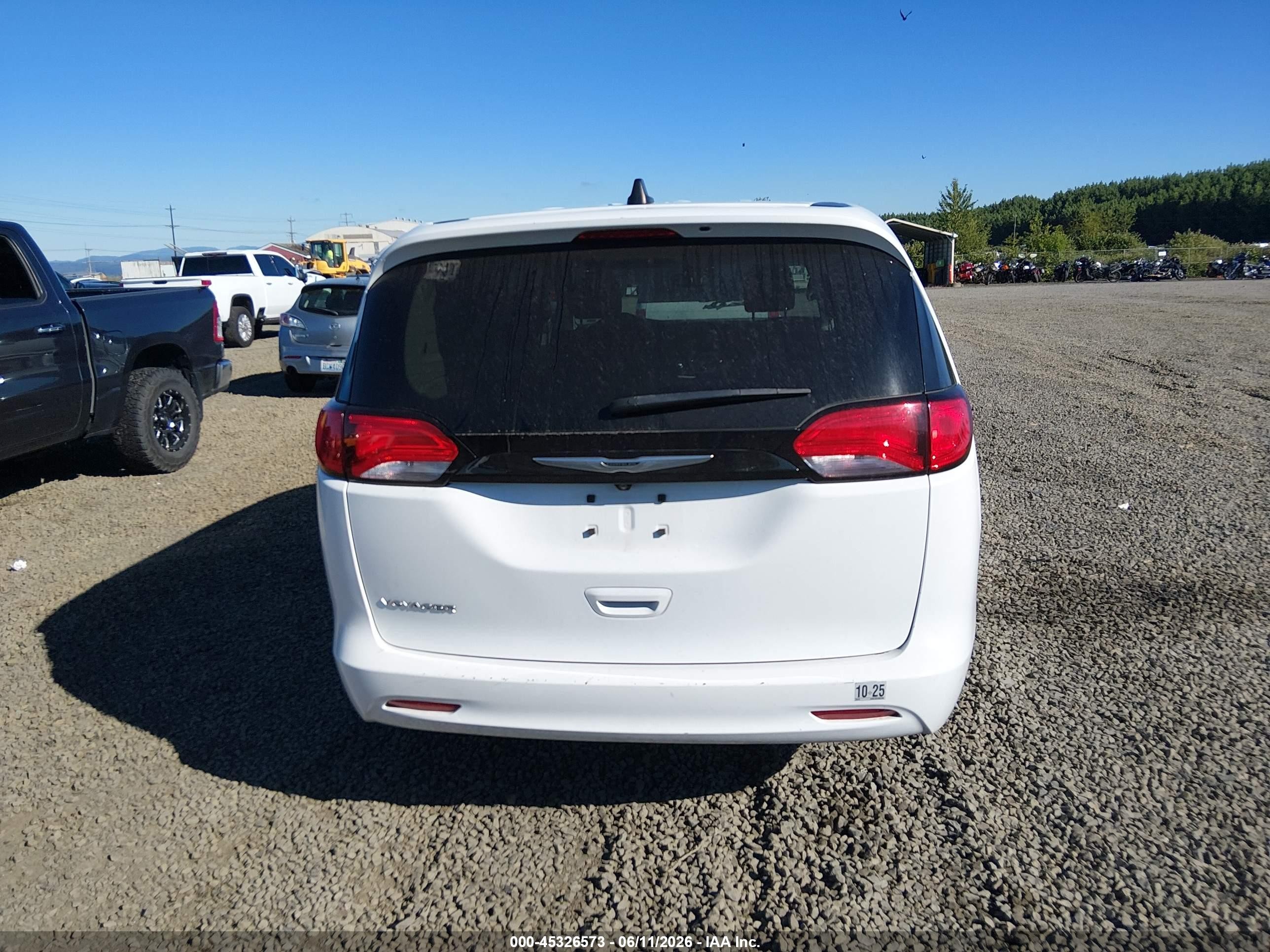 2023 Chrysler Voyager Lx White vin: 2C4RC1CG1PR577830