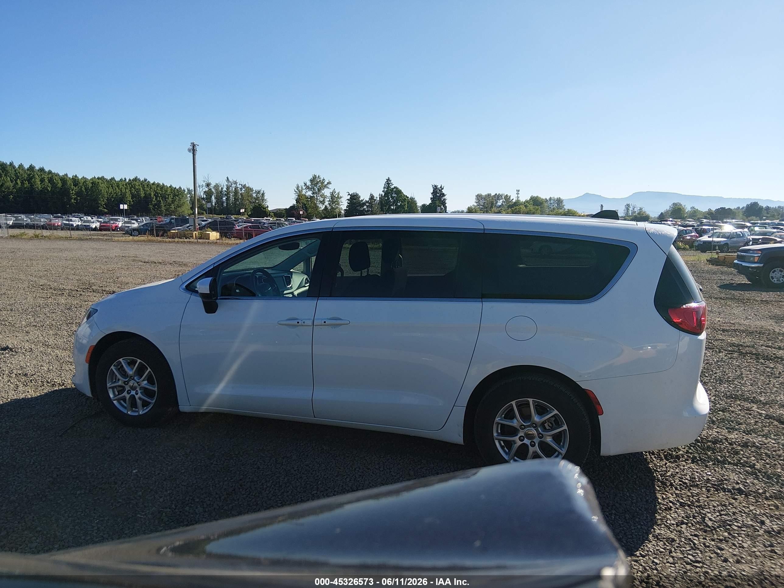 2023 Chrysler Voyager Lx White vin: 2C4RC1CG1PR577830