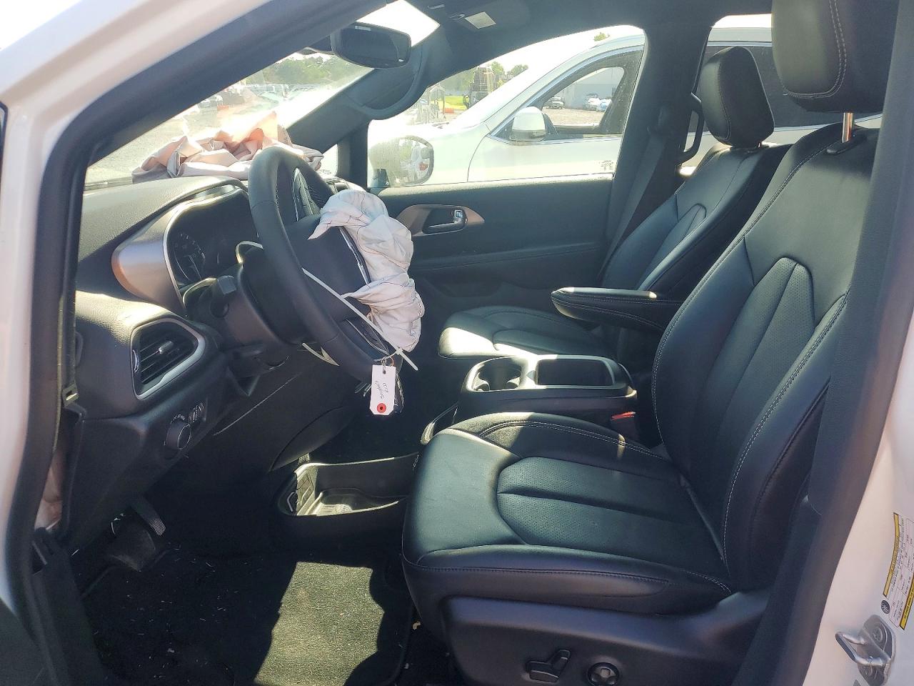 2025 Chrysler Voyager Lx White vin: 2C4RC1CG1SR580297