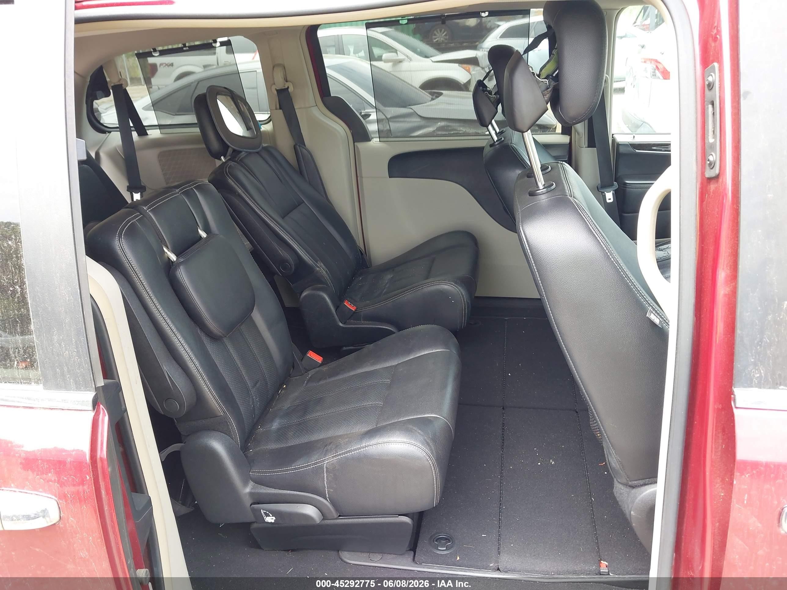 2012 Chrysler Town & Country Touring-l Red vin: 2C4RC1CG2CR270029