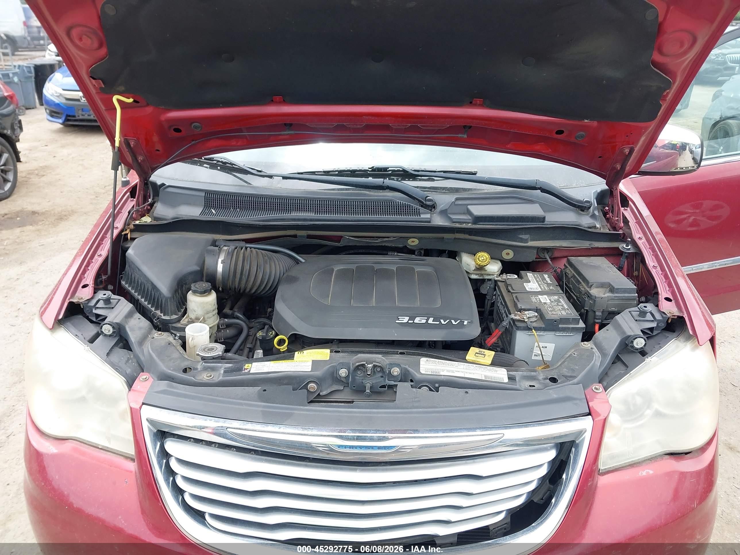 2012 Chrysler Town & Country Touring-l Red vin: 2C4RC1CG2CR270029