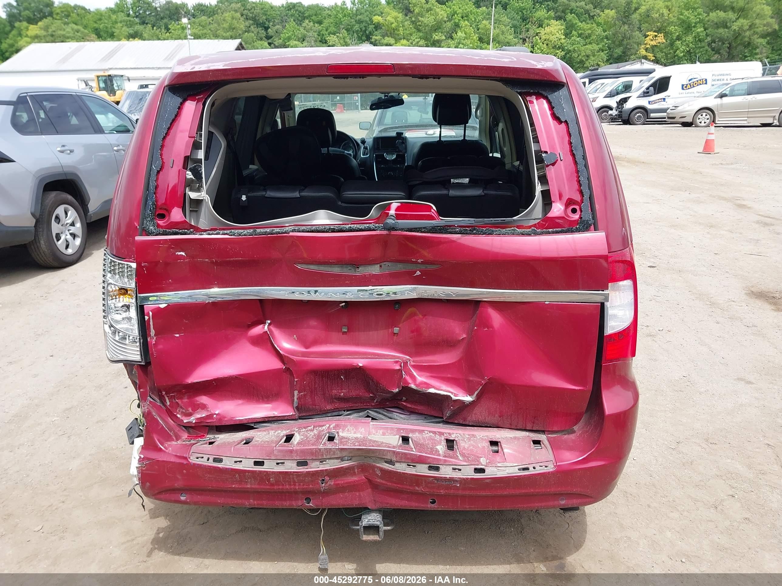 2012 Chrysler Town & Country Touring-l Red vin: 2C4RC1CG2CR270029