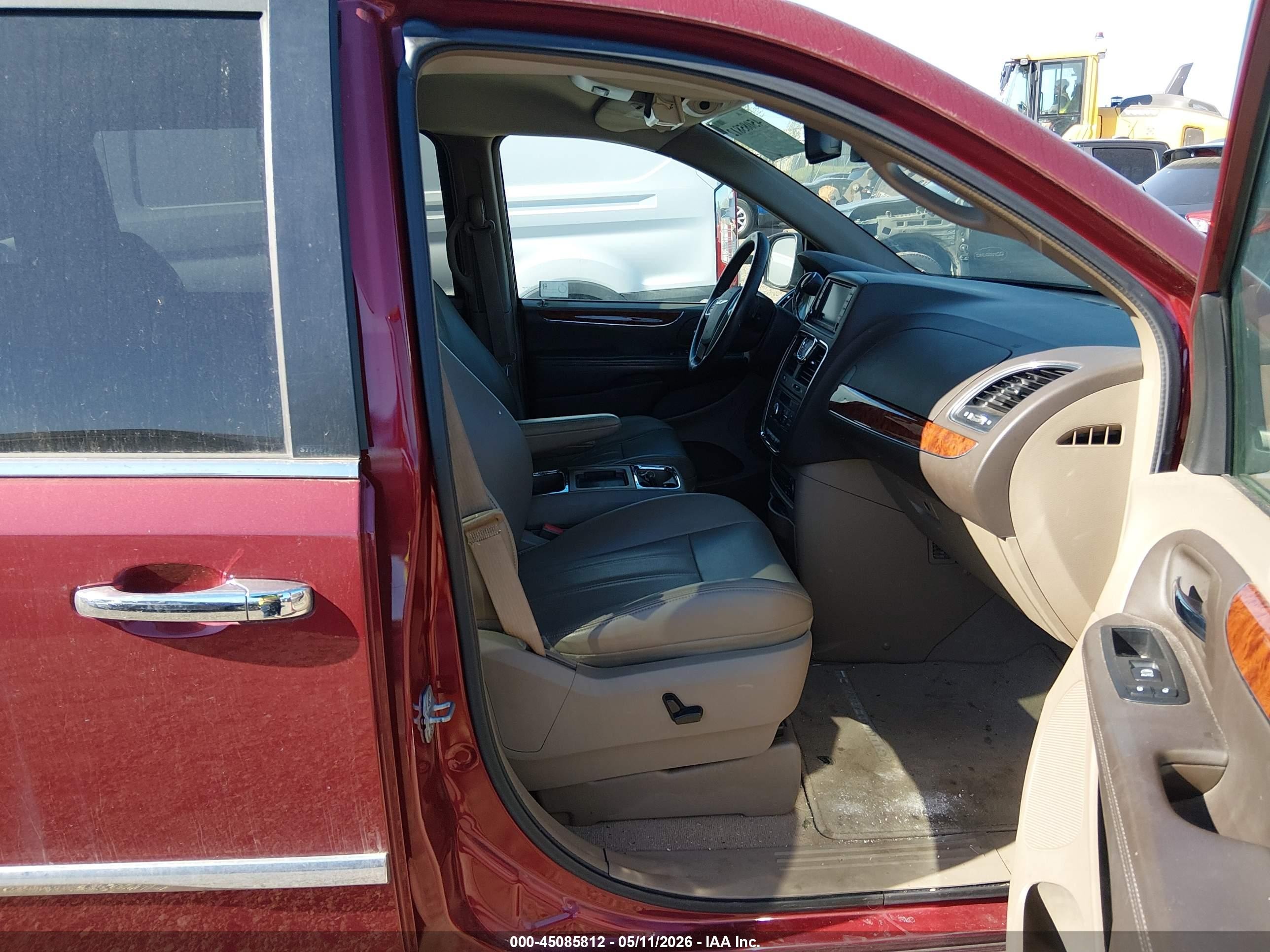 2012 Chrysler Town & Country Touring-l Red vin: 2C4RC1CG2CR363889