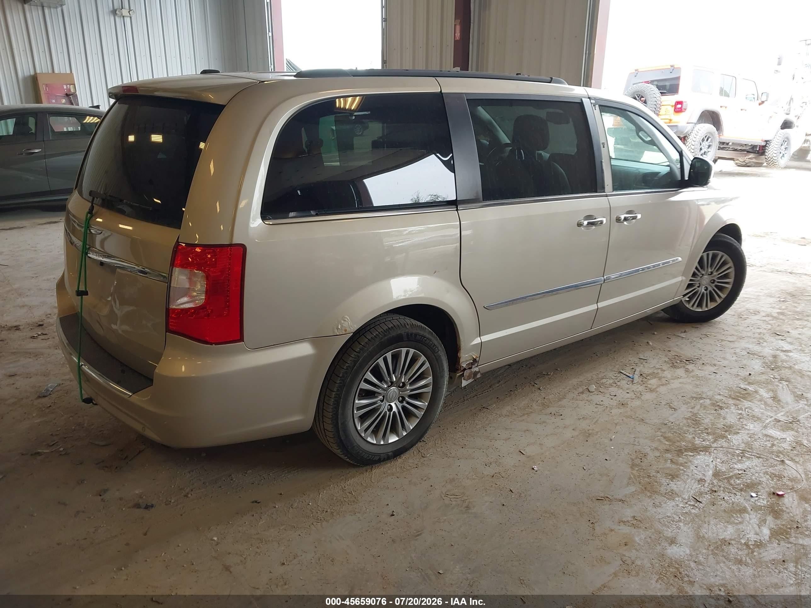 2013 Chrysler Town & Country Touring-l Желто-коричневый vin: 2C4RC1CG2DR510634