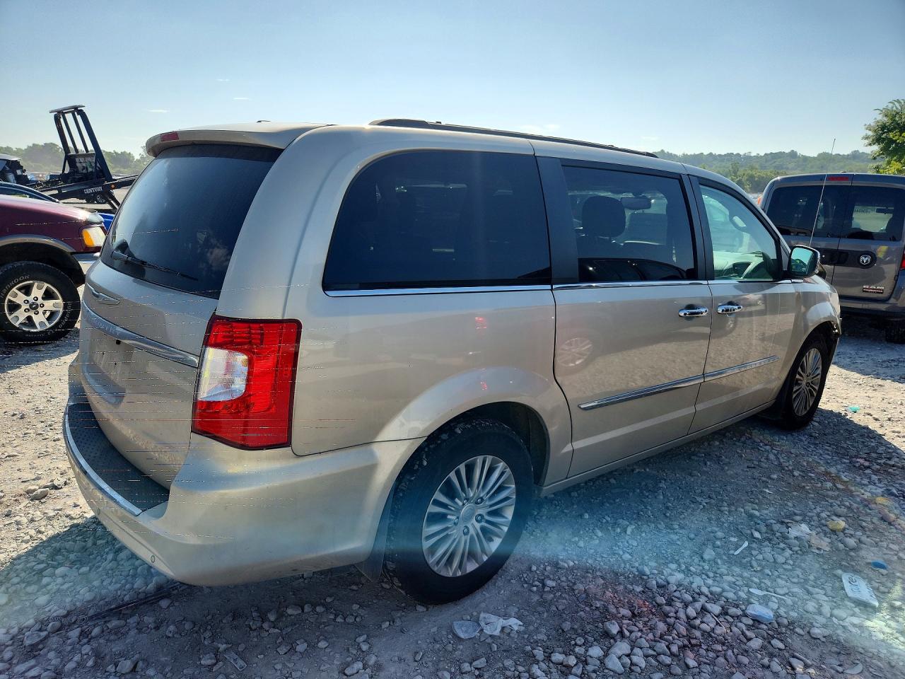 2013 Chrysler Town & Country Touring L Tan vin: 2C4RC1CG2DR558022
