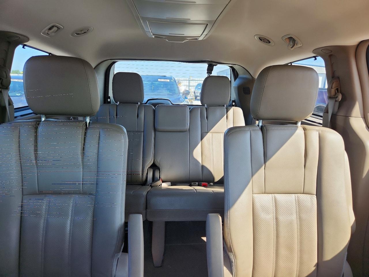 2013 Chrysler Town & Country Touring L Tan vin: 2C4RC1CG2DR558022