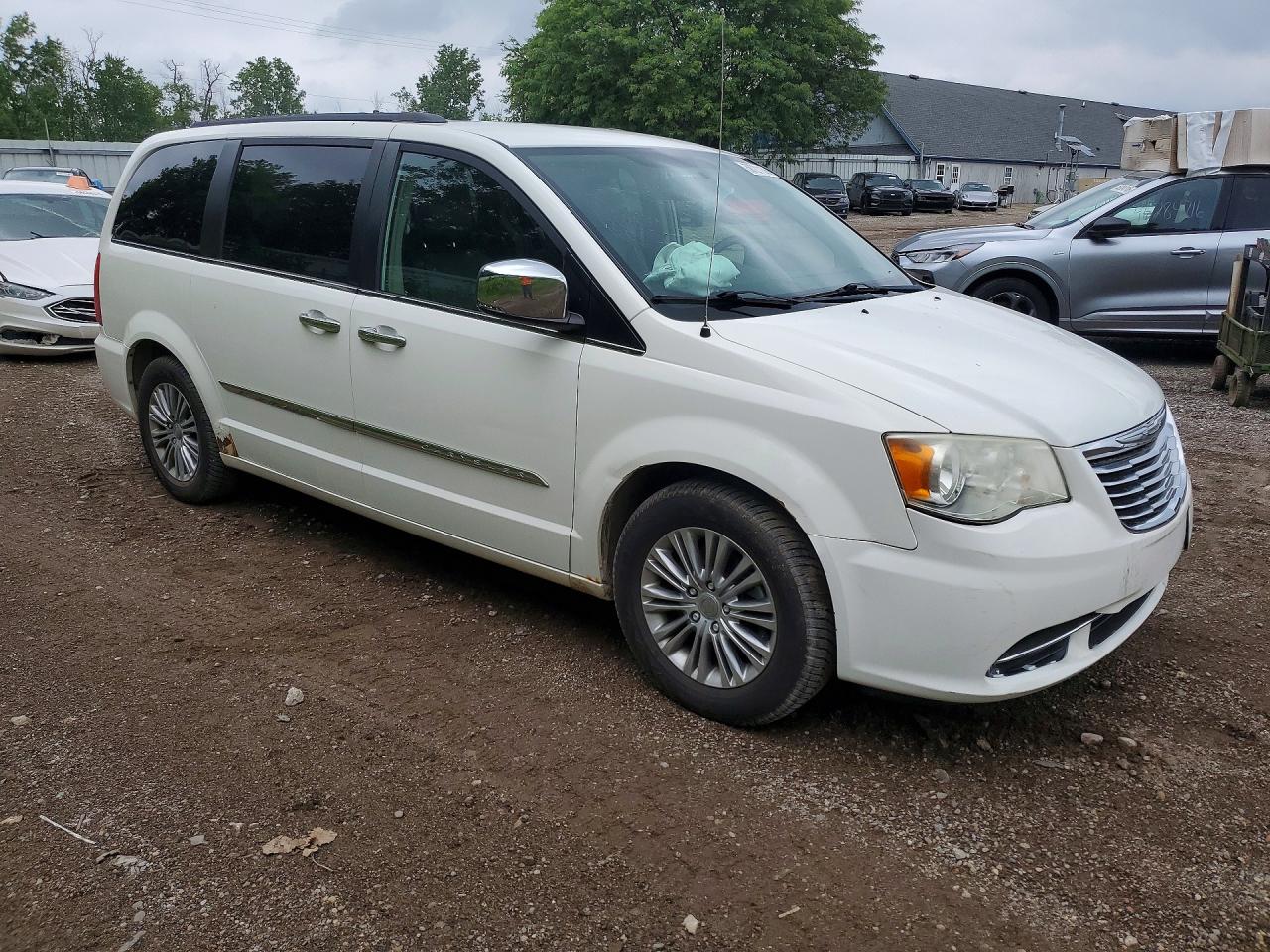 2013 Chrysler Town & Country Touring L White vin: 2C4RC1CG2DR559090