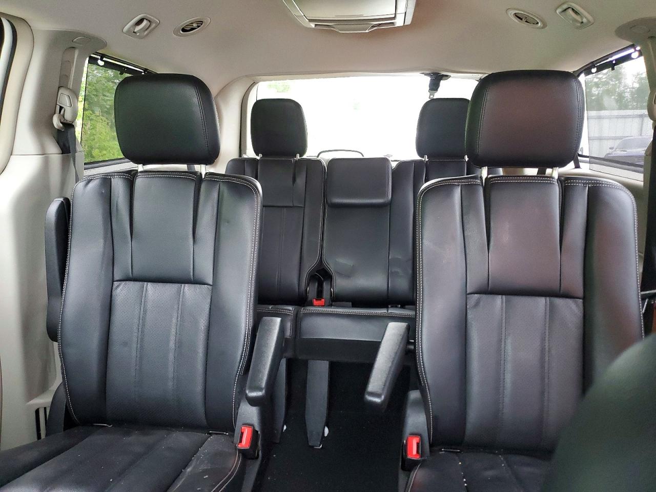 2013 Chrysler Town & Country Touring L White vin: 2C4RC1CG2DR559090