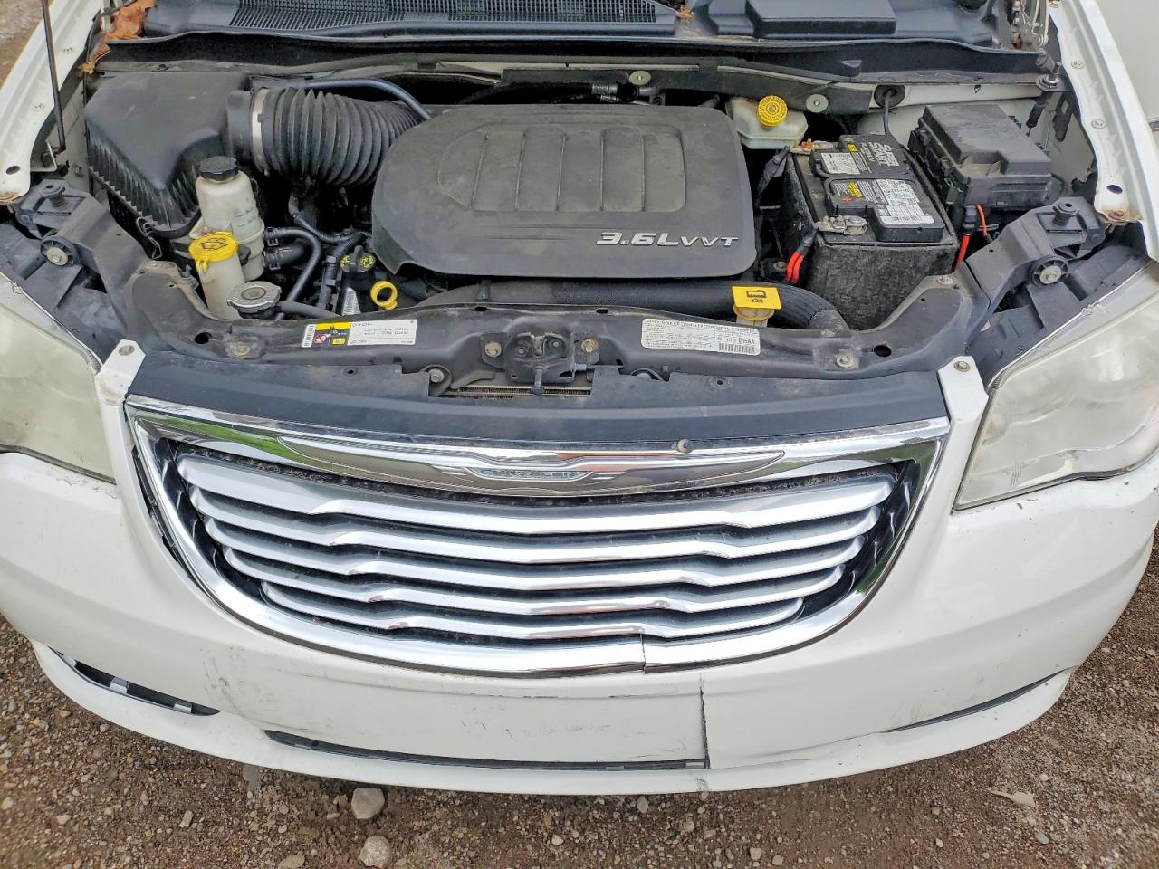 2013 Chrysler Town & Country Touring L White vin: 2C4RC1CG2DR559090
