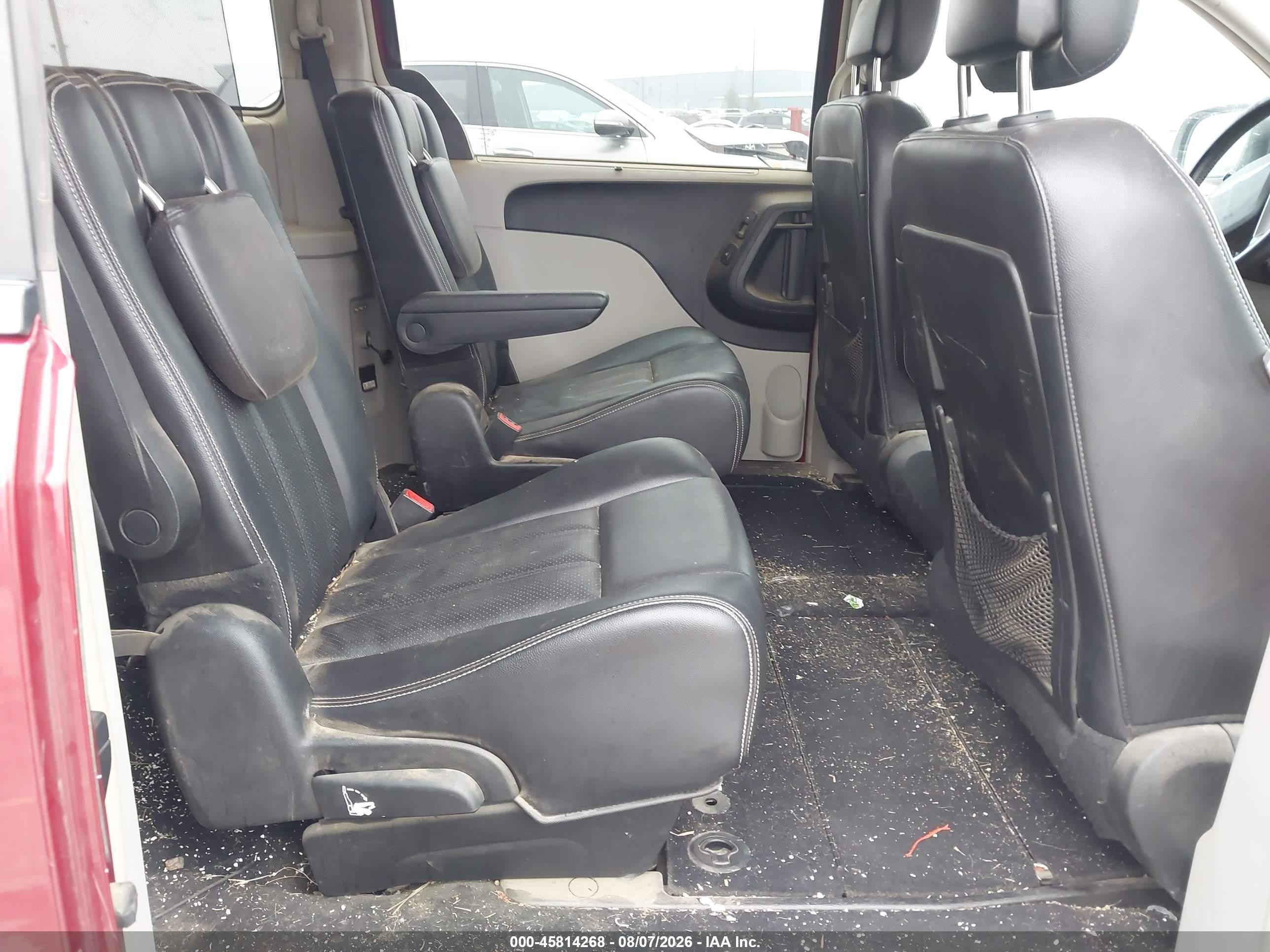 2013 Chrysler Town & Country Touring-l Red vin: 2C4RC1CG2DR588508