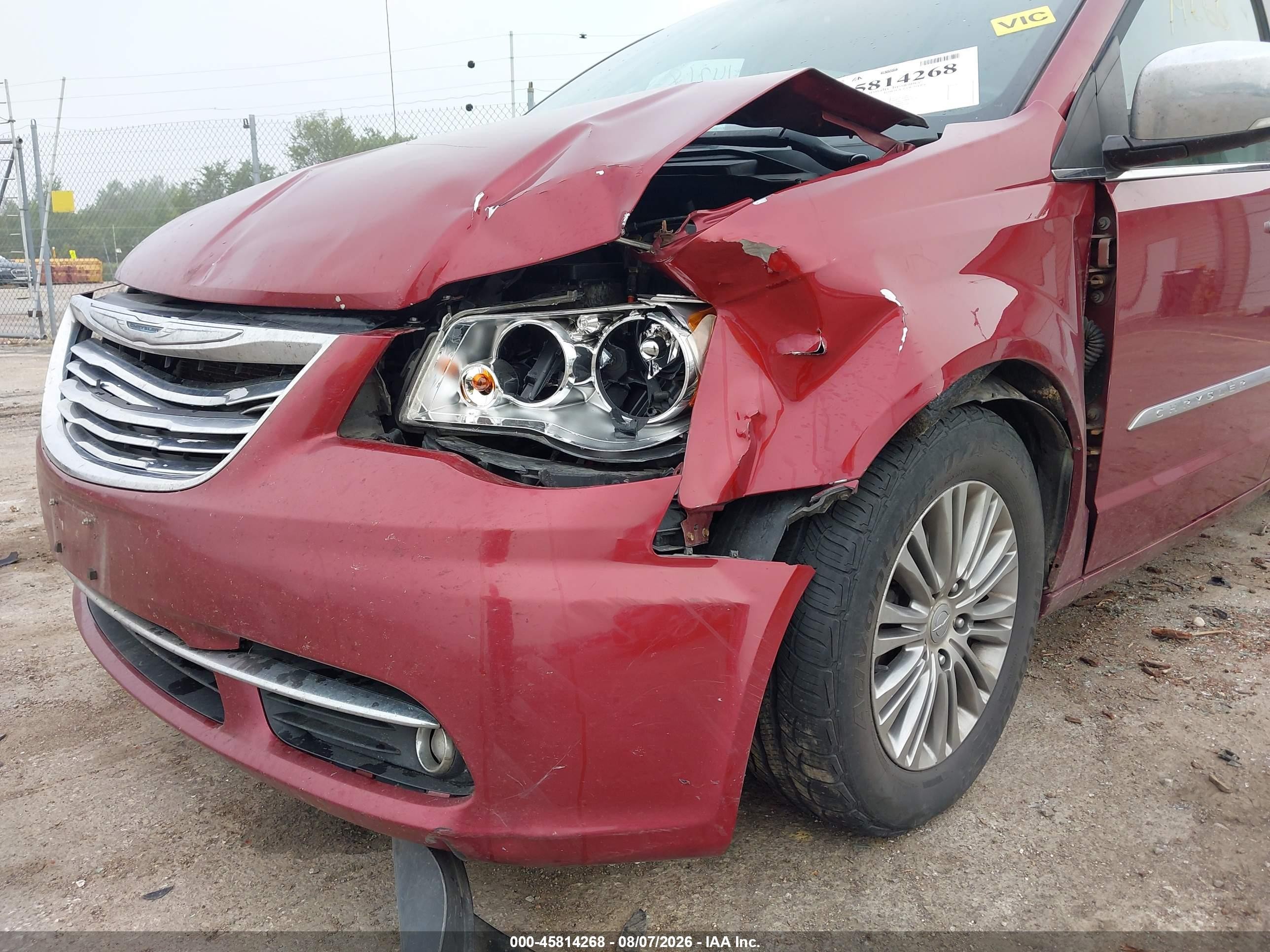 2013 Chrysler Town & Country Touring-l Red vin: 2C4RC1CG2DR588508