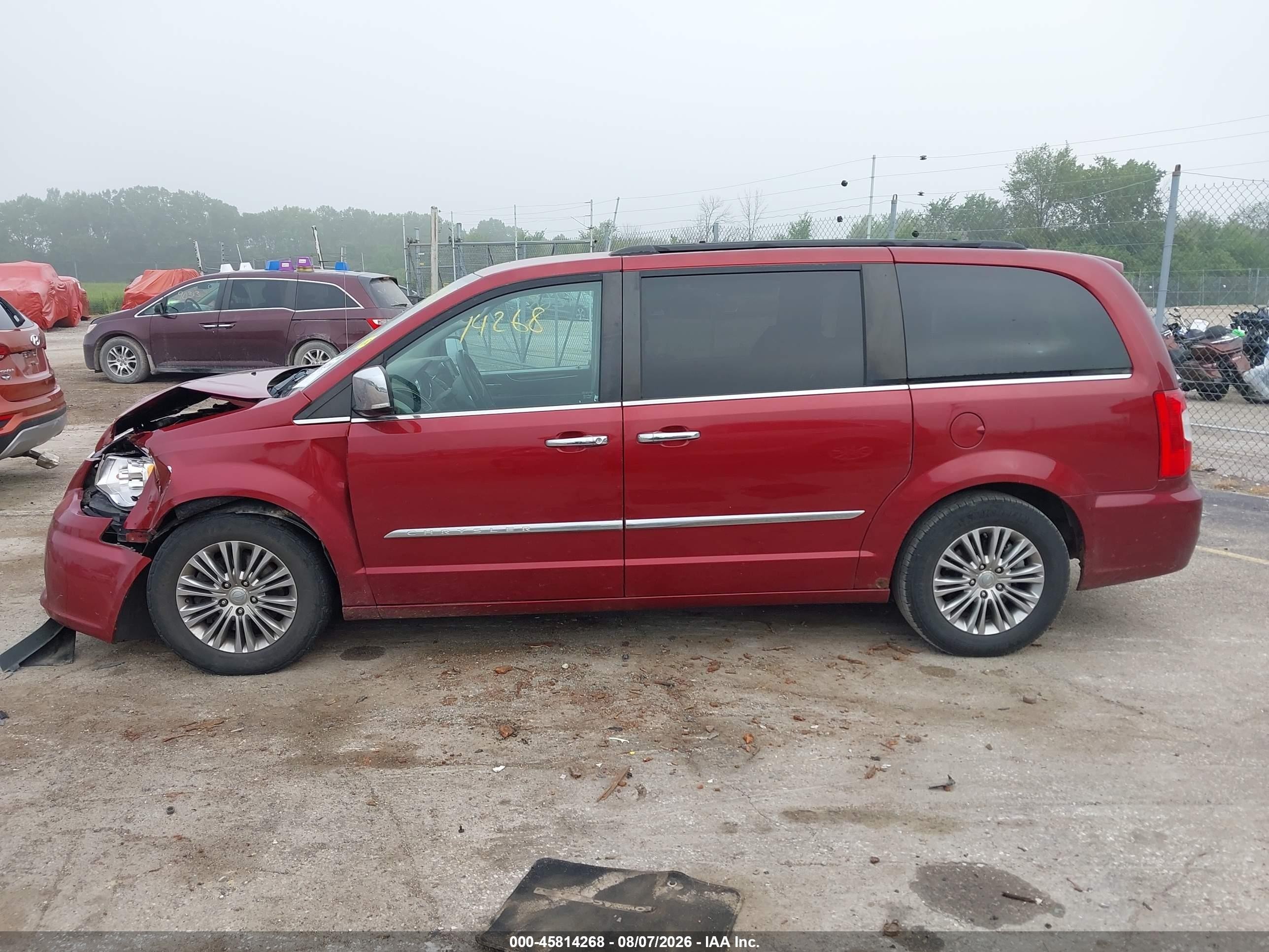 2013 Chrysler Town & Country Touring-l Red vin: 2C4RC1CG2DR588508