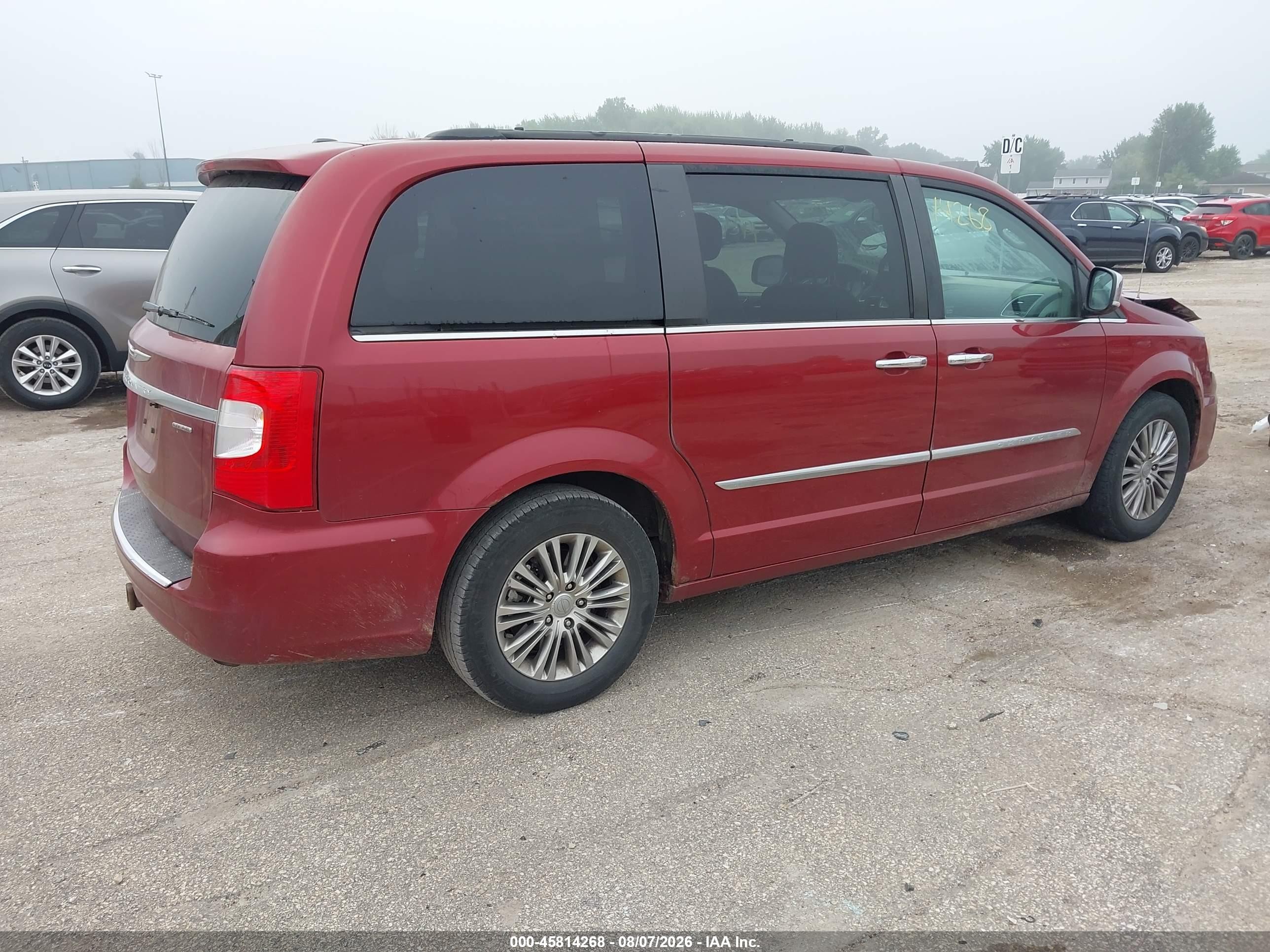 2013 Chrysler Town & Country Touring-l Red vin: 2C4RC1CG2DR588508
