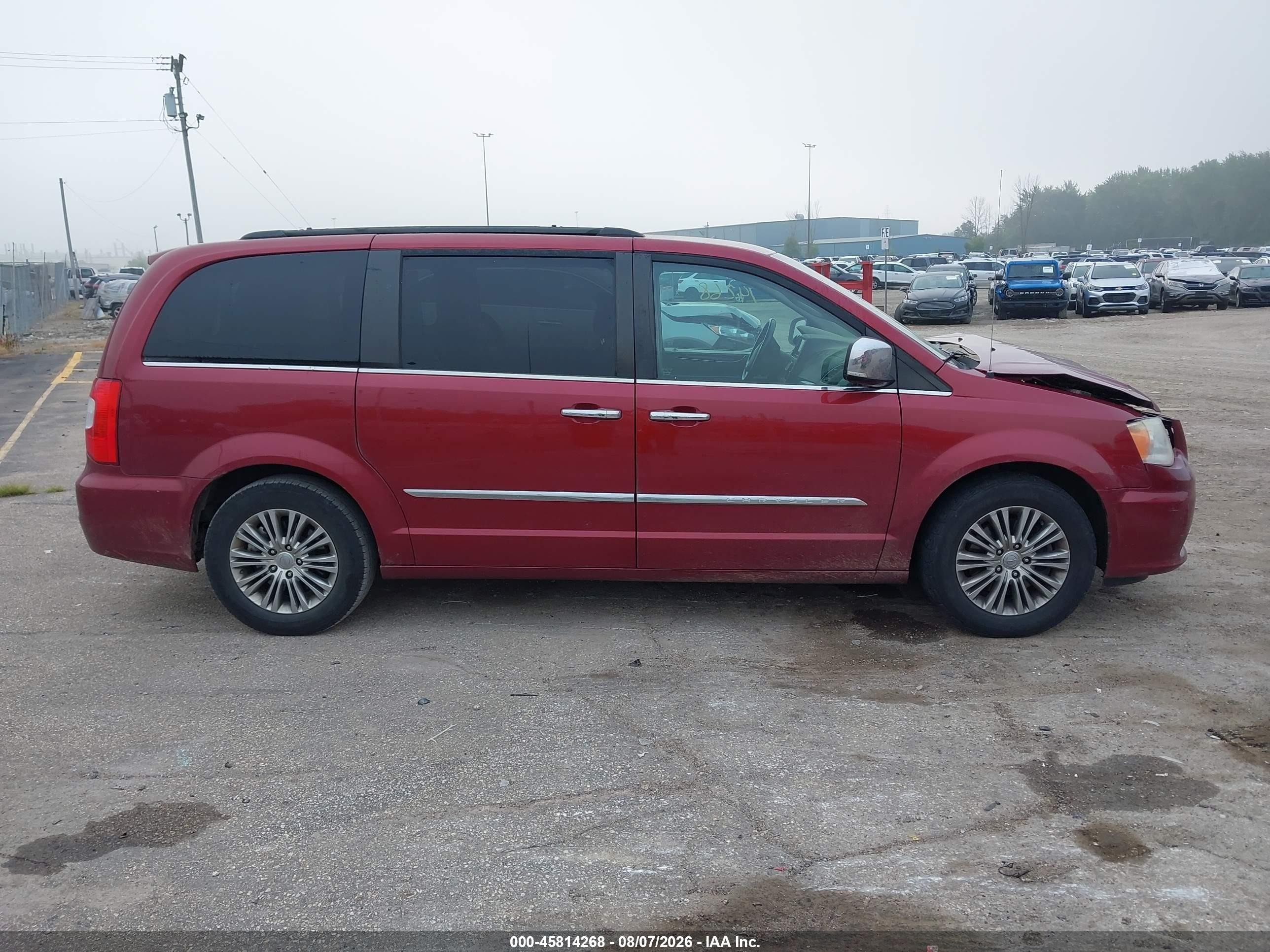 2013 Chrysler Town & Country Touring-l Red vin: 2C4RC1CG2DR588508