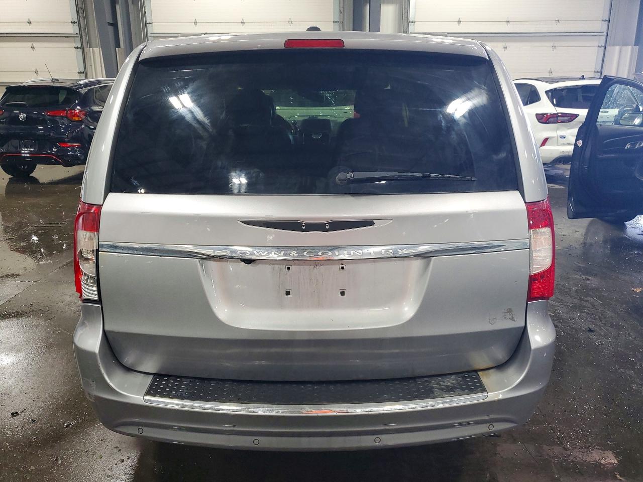 2013 Chrysler Town & Country Touring L Silver vin: 2C4RC1CG2DR621748