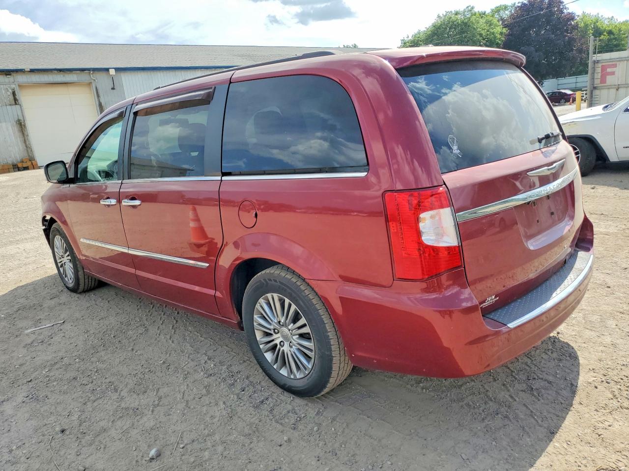 2014 Chrysler Town & Country Touring L Red vin: 2C4RC1CG2ER108226