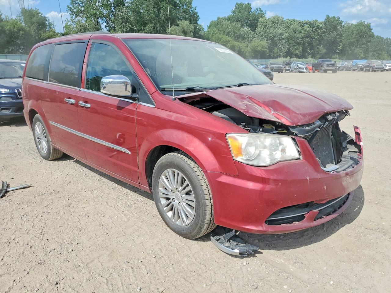 2014 Chrysler Town & Country Touring L Red vin: 2C4RC1CG2ER108226