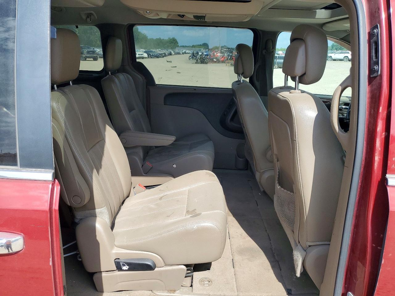 2014 Chrysler Town & Country Touring L Red vin: 2C4RC1CG2ER108226