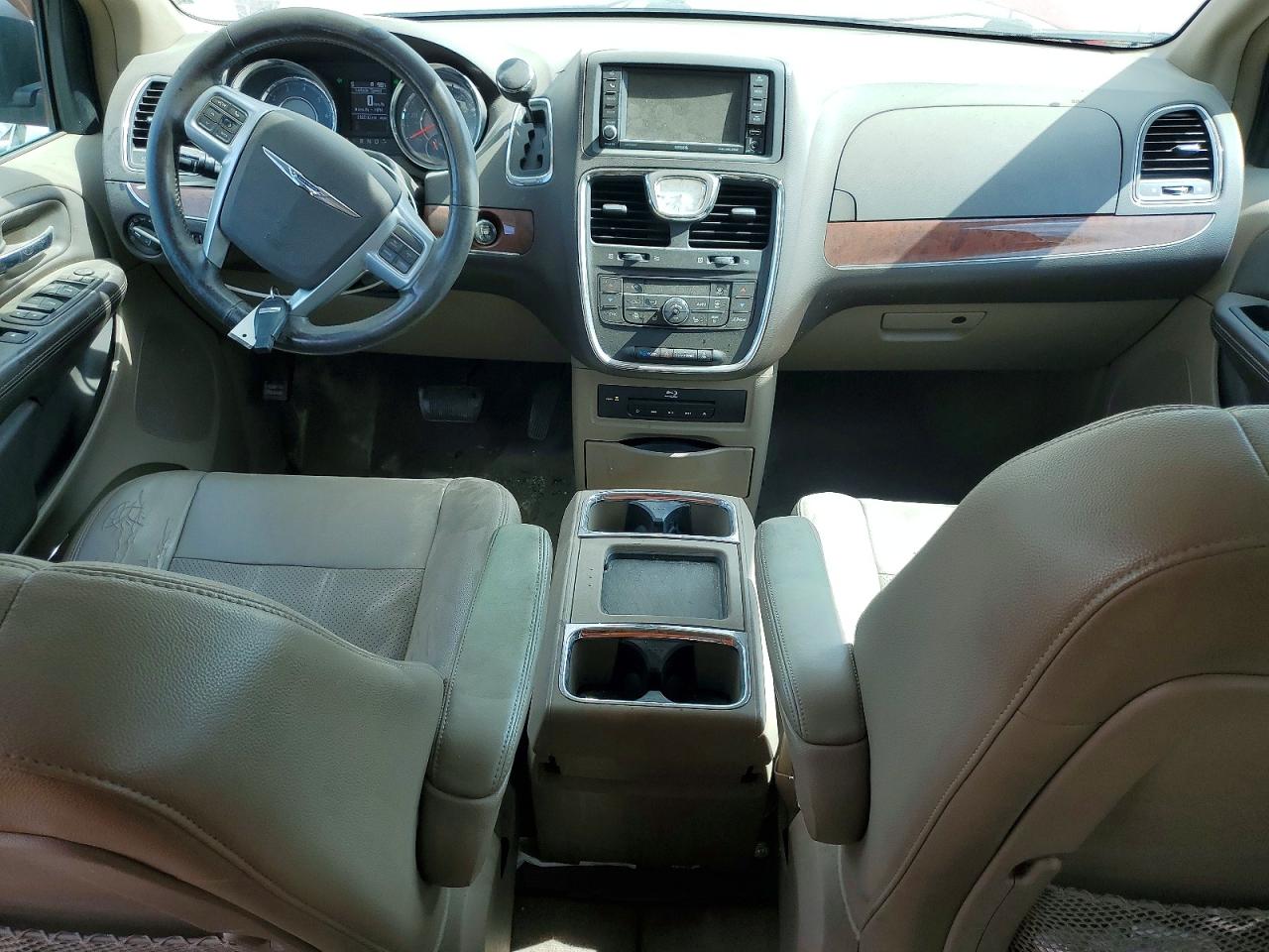 2014 Chrysler Town & Country Touring L Red vin: 2C4RC1CG2ER108226