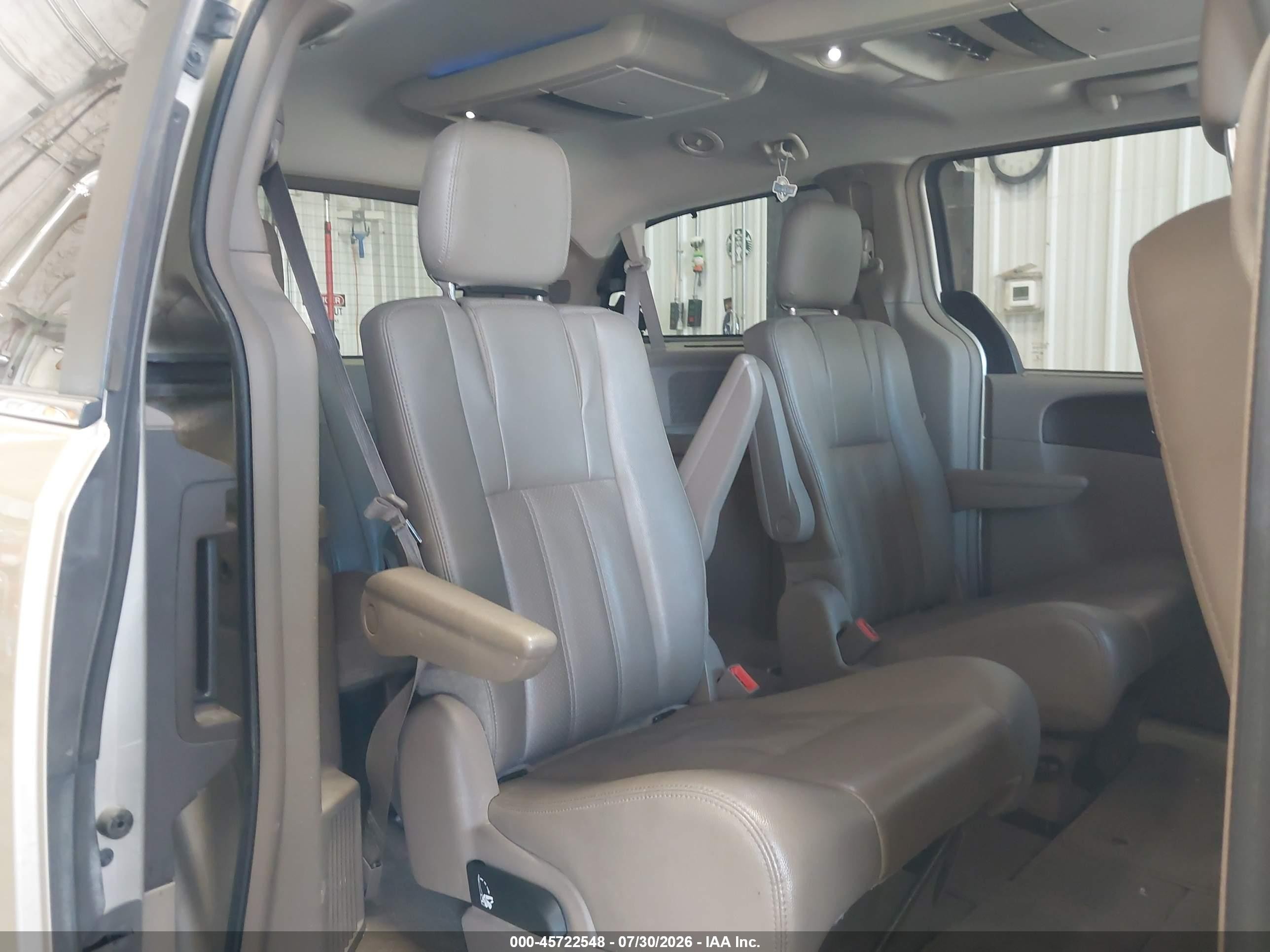 2014 Chrysler Town & Country Touring-l Gold vin: 2C4RC1CG2ER169009