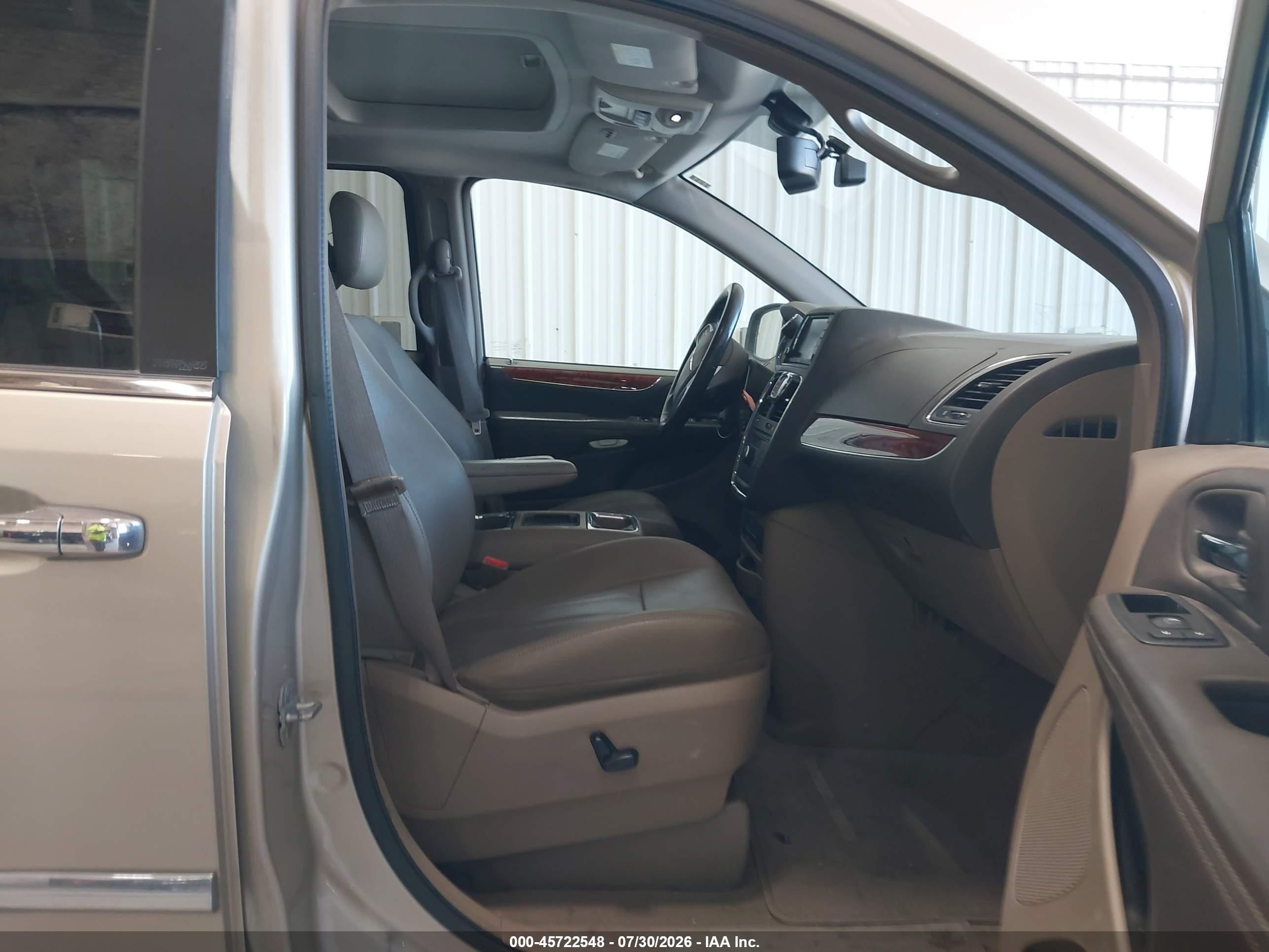 2014 Chrysler Town & Country Touring-l Gold vin: 2C4RC1CG2ER169009